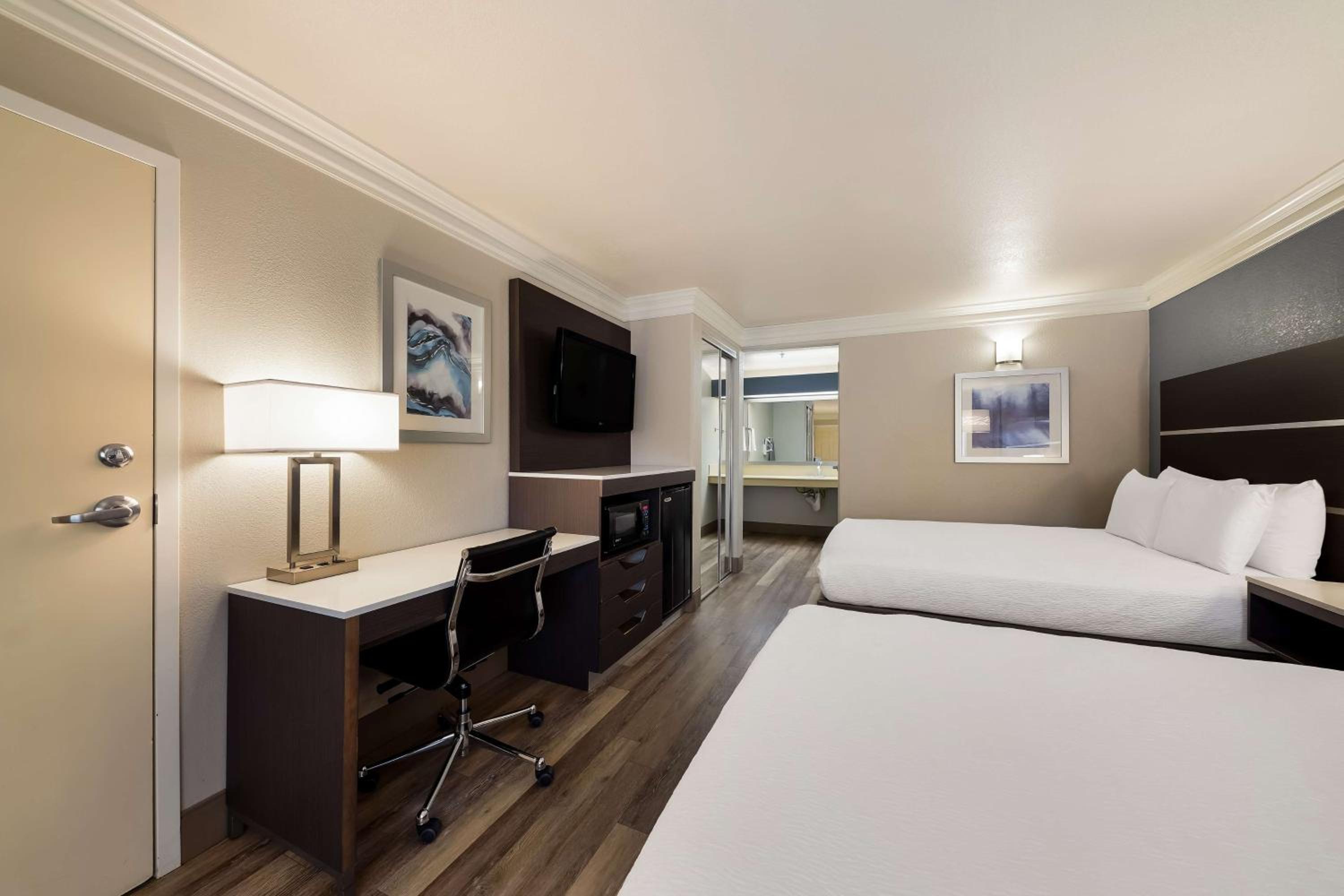 Queen Room with Two Queen Beds - Disability Access photo 1