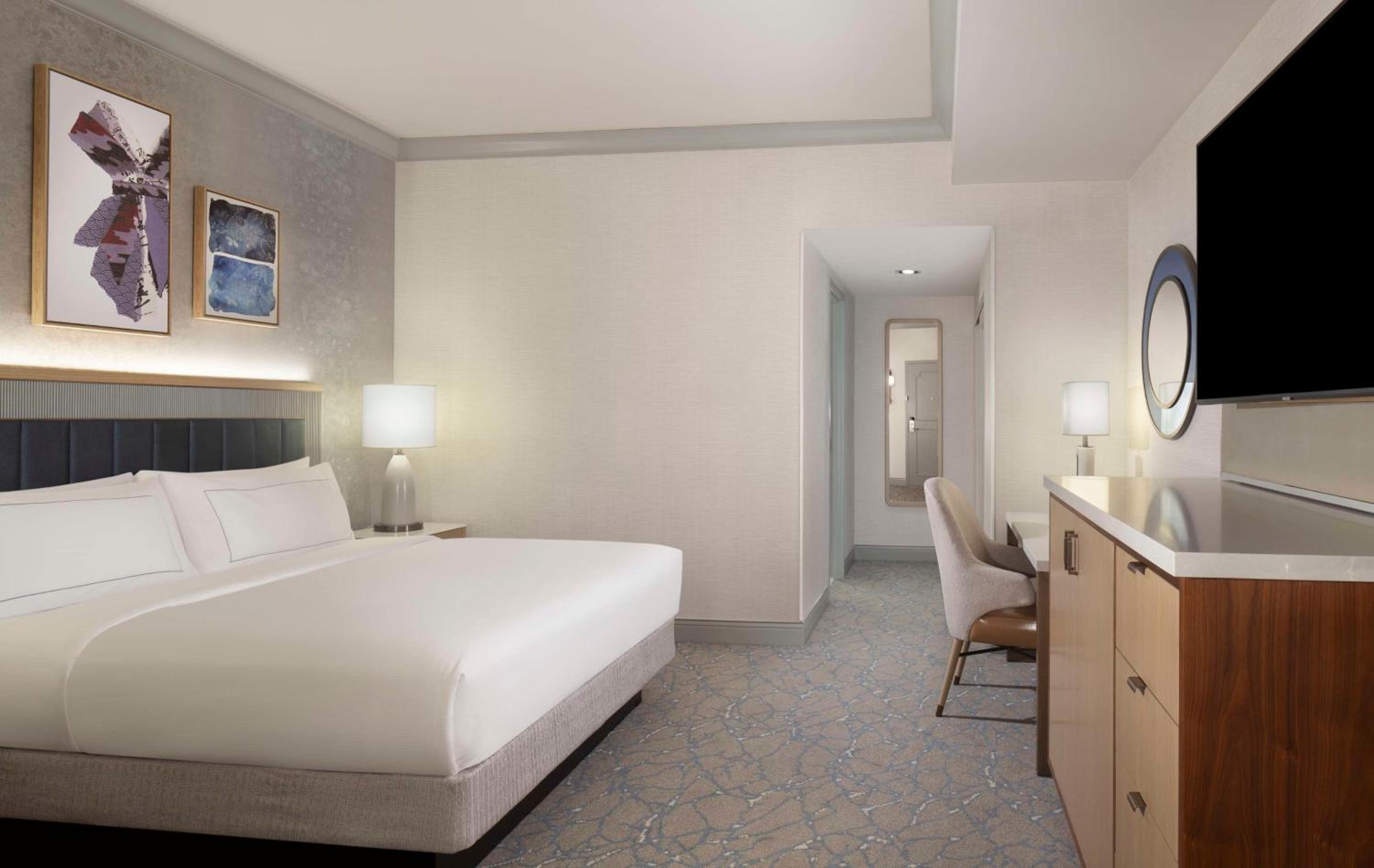 King Room with Jadewaters Tower Interior - Photo 4