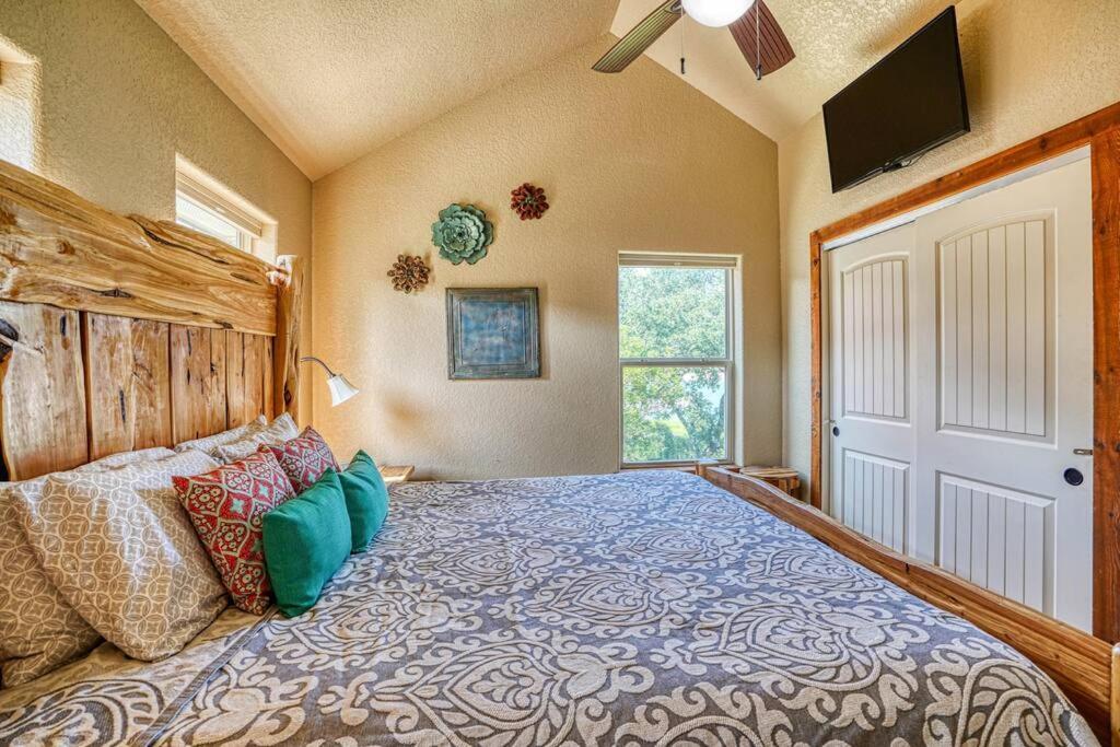 Two-Bedroom House photo 2