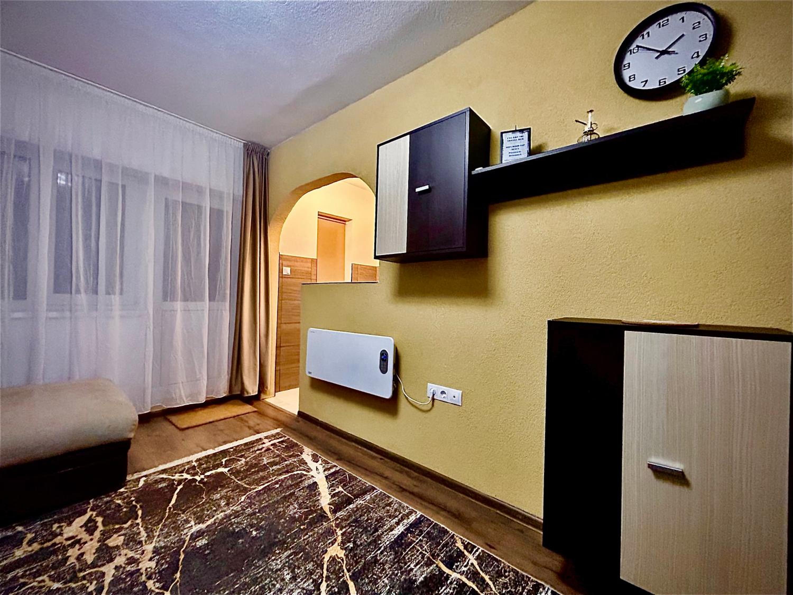 One-Bedroom Apartment photo 1