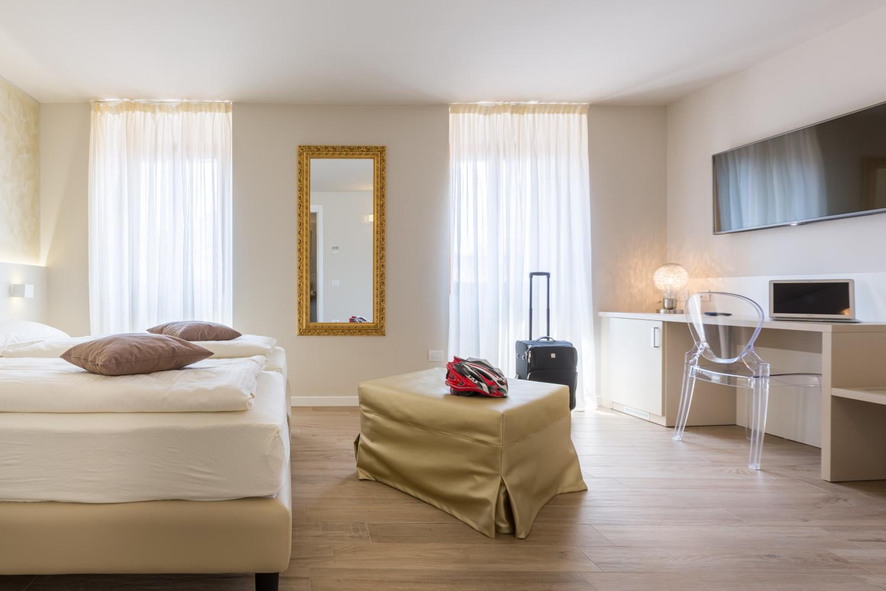 Superior Double or Twin Room - Photo 13