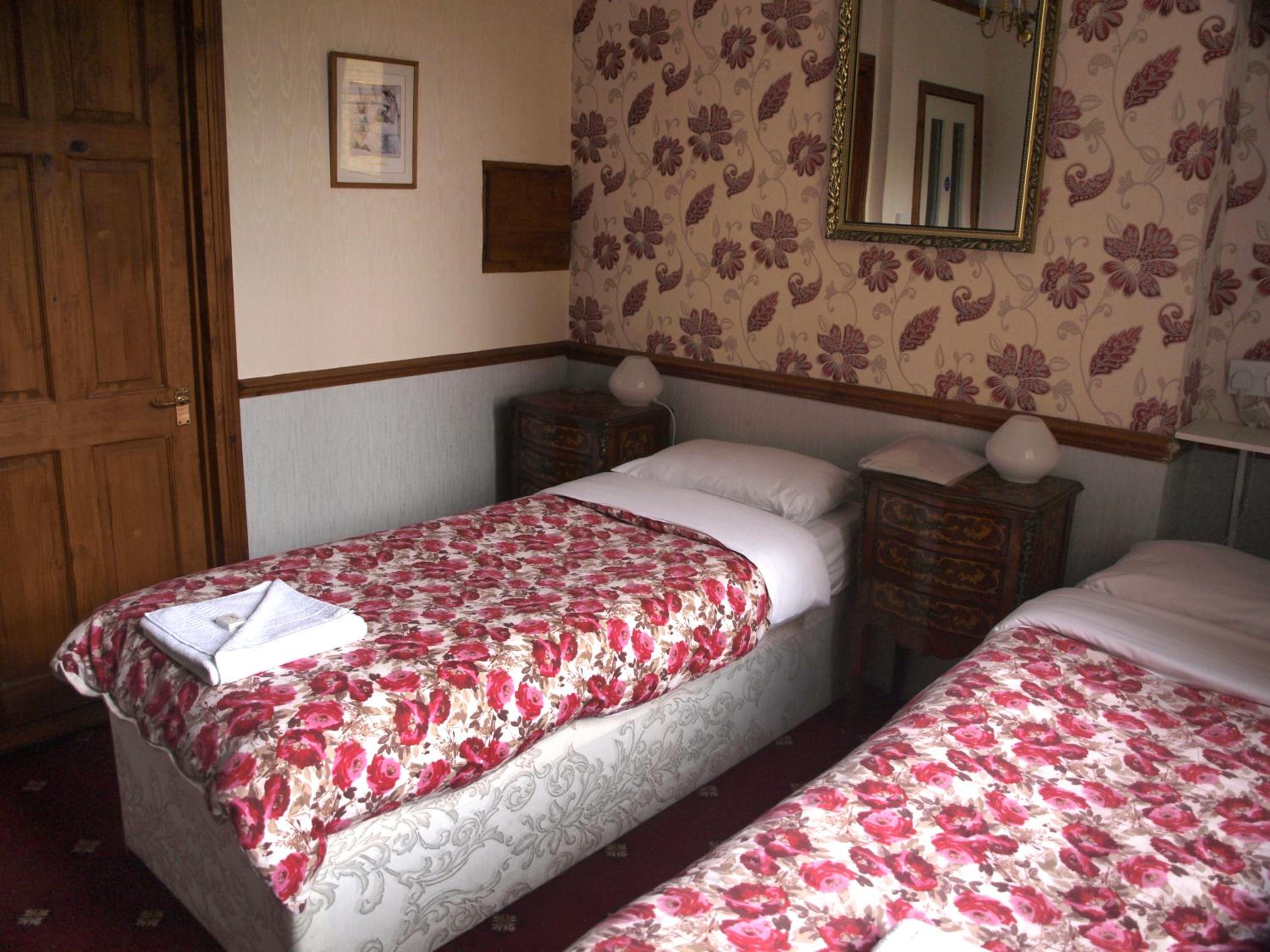 Twin Room with Shower photo 2