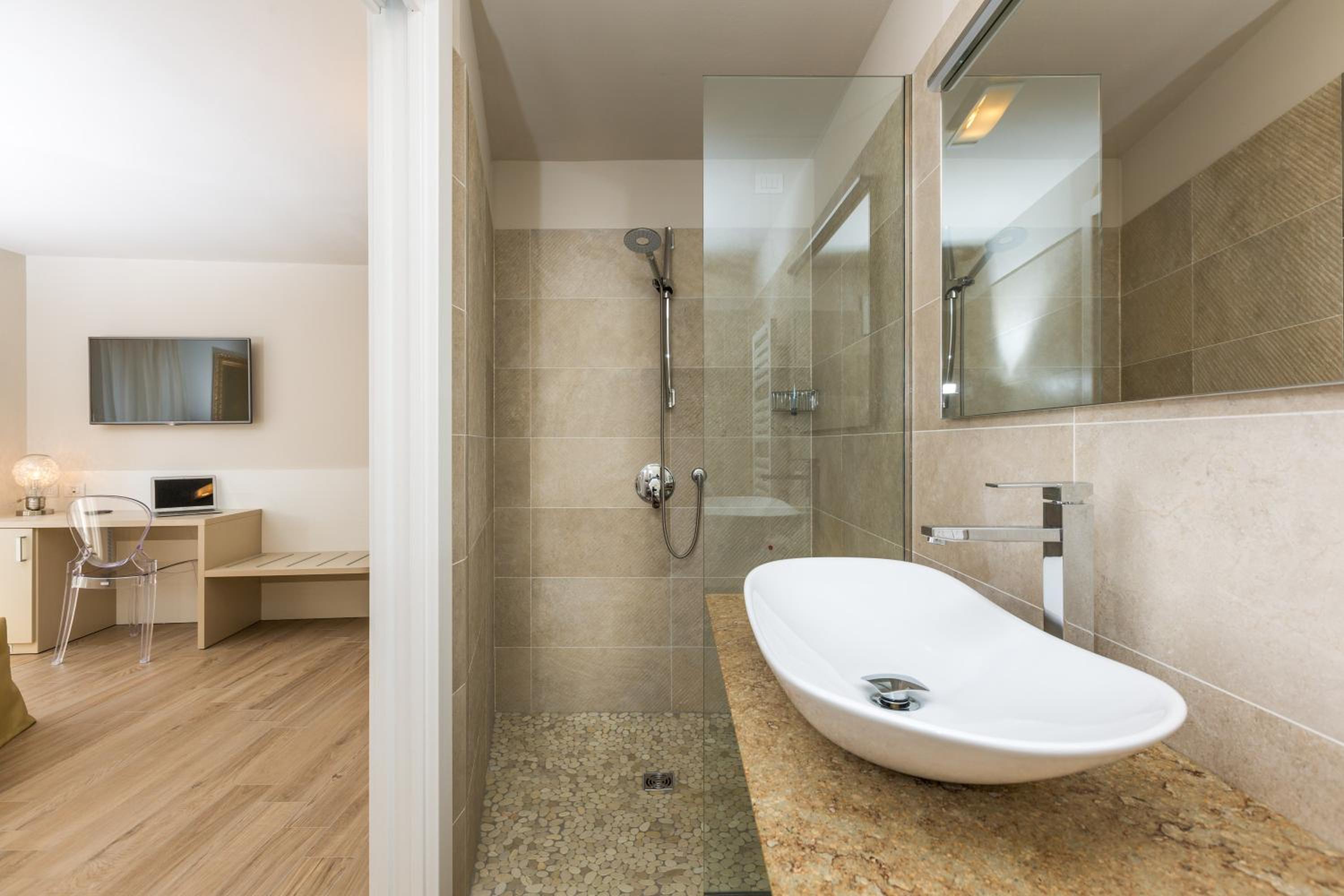 Superior Double or Twin Room - Photo 7