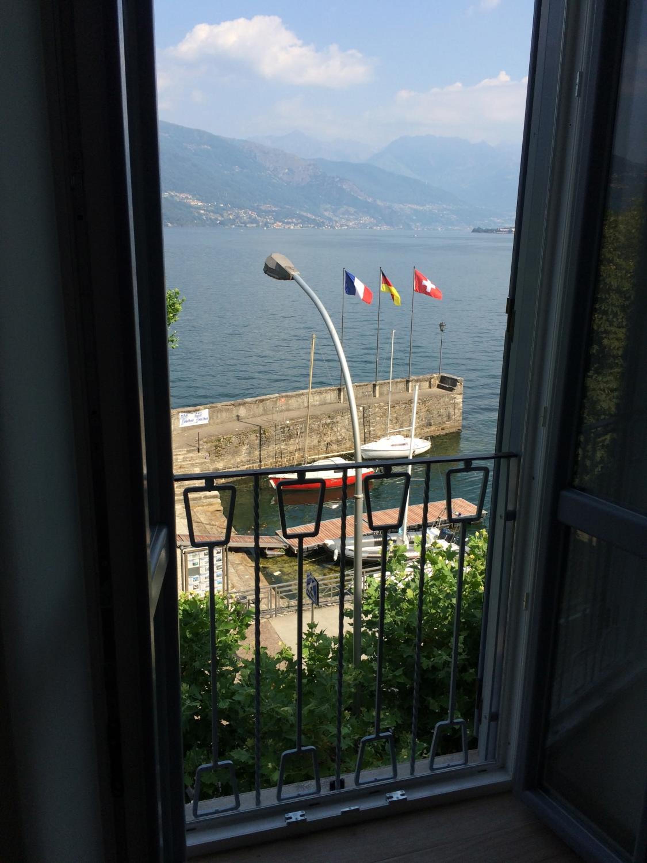 Apartment with Lake View - Photo 5