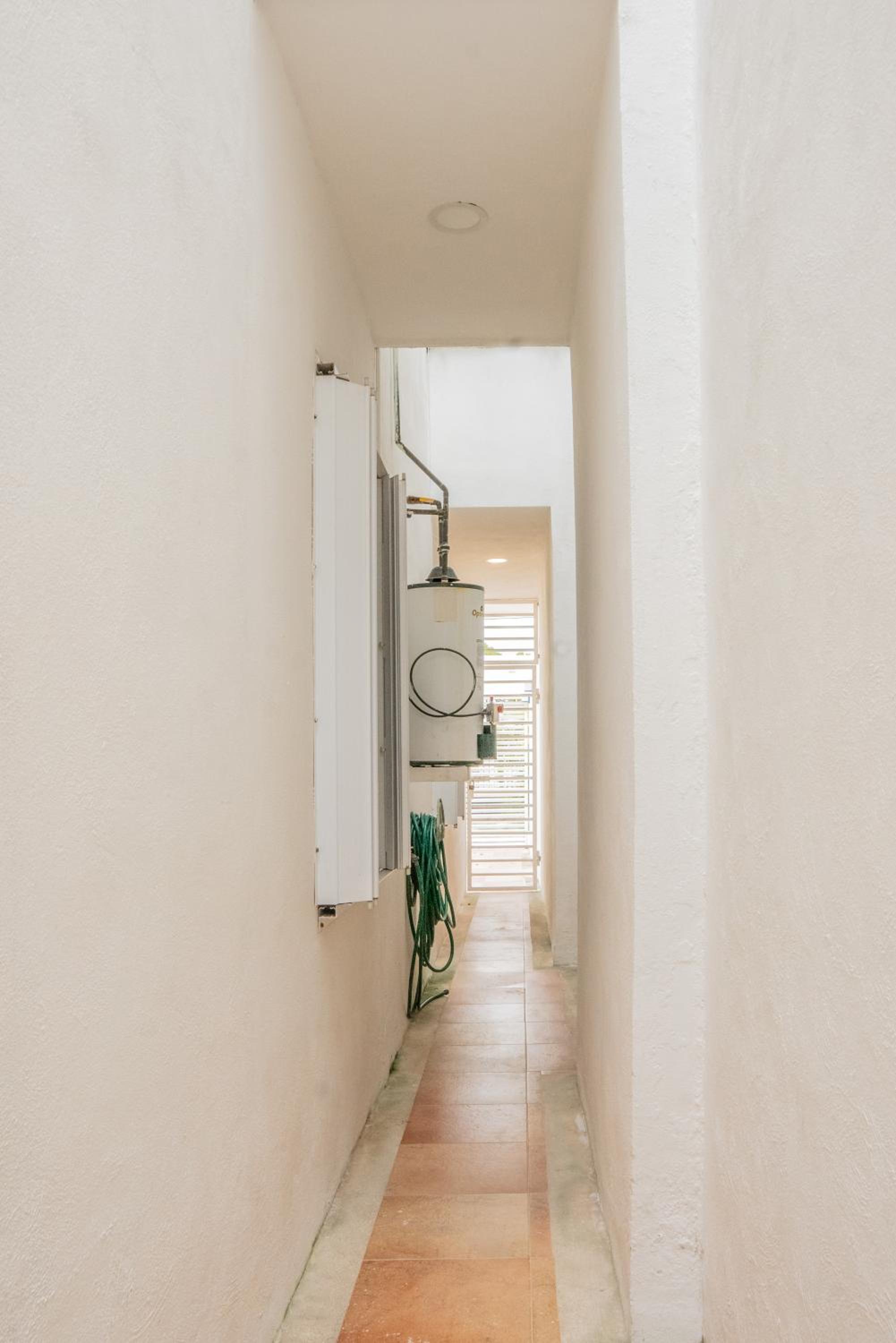 One-Bedroom House - Photo 45