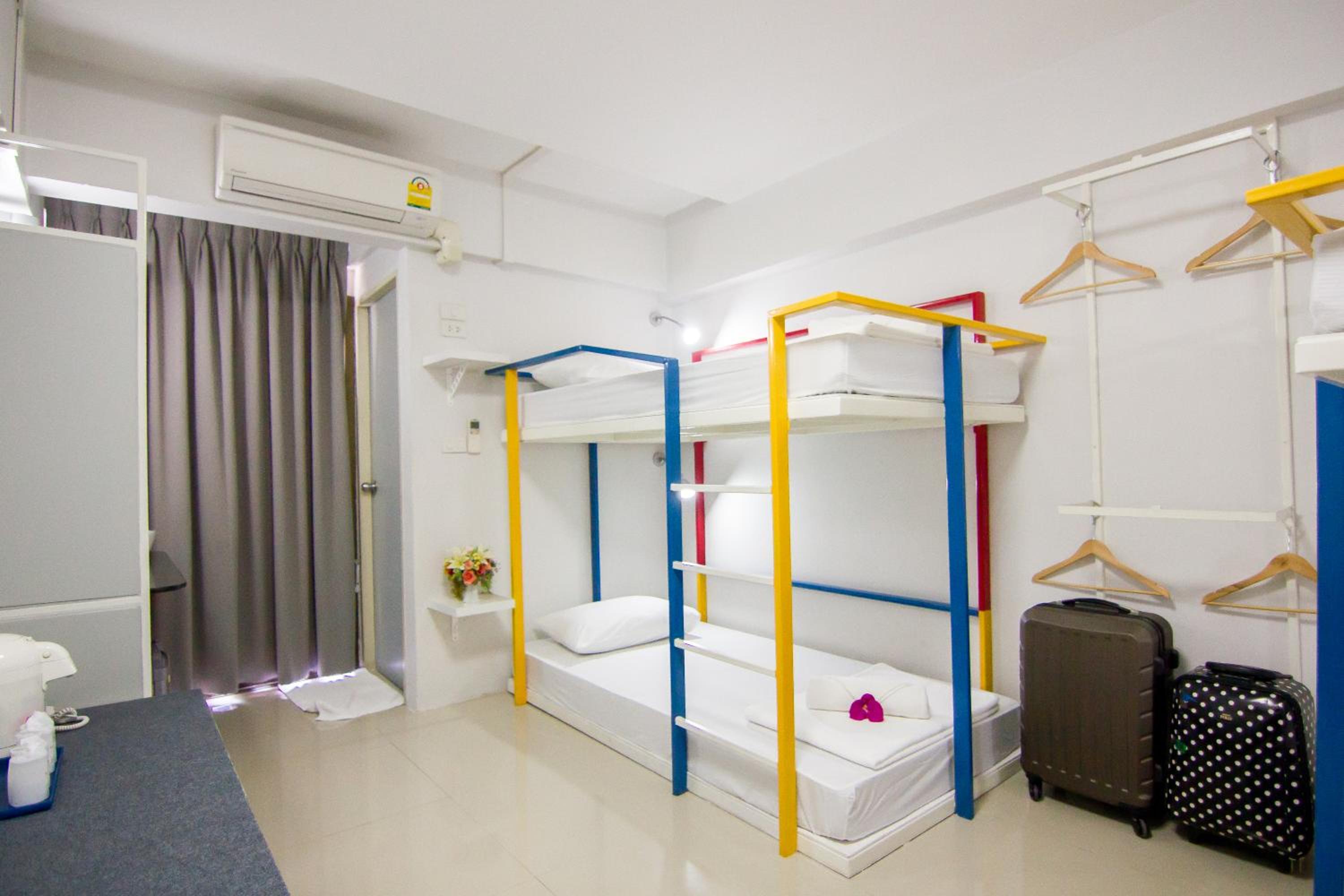 Dormitory Room 2 Bunk Beds (4 Adults)