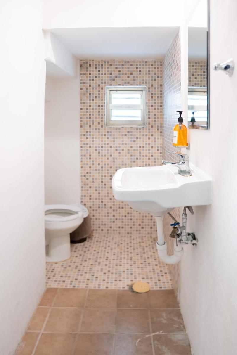 One-Bedroom House - Photo 48