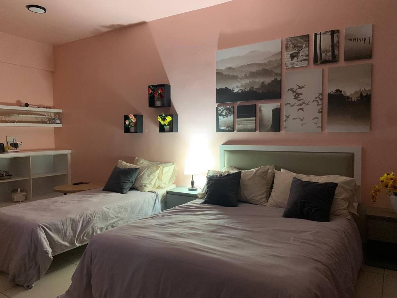 Studio Apartment with Balcony photo 1