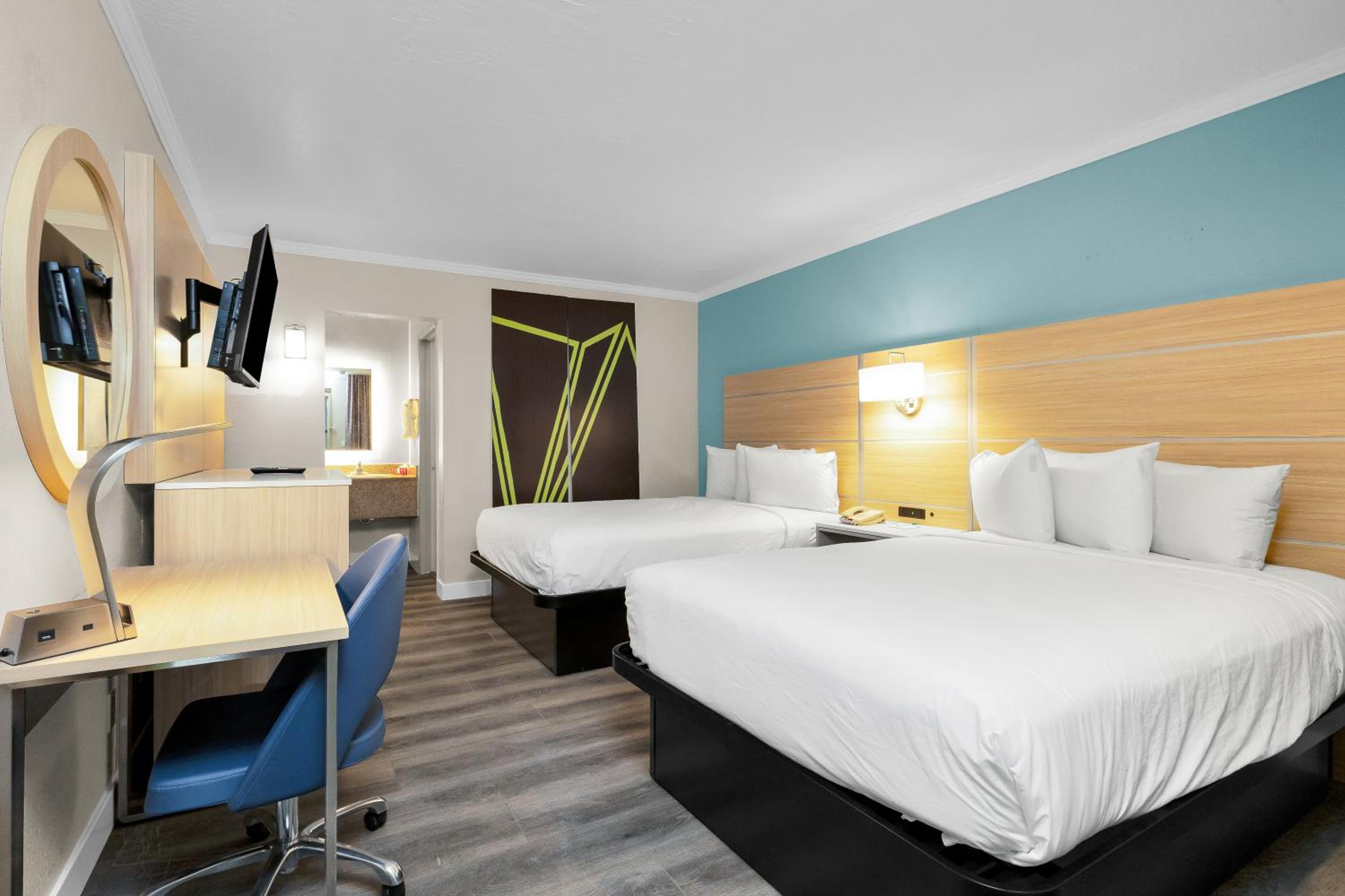 Double Room with Two Double Beds - Photo 1