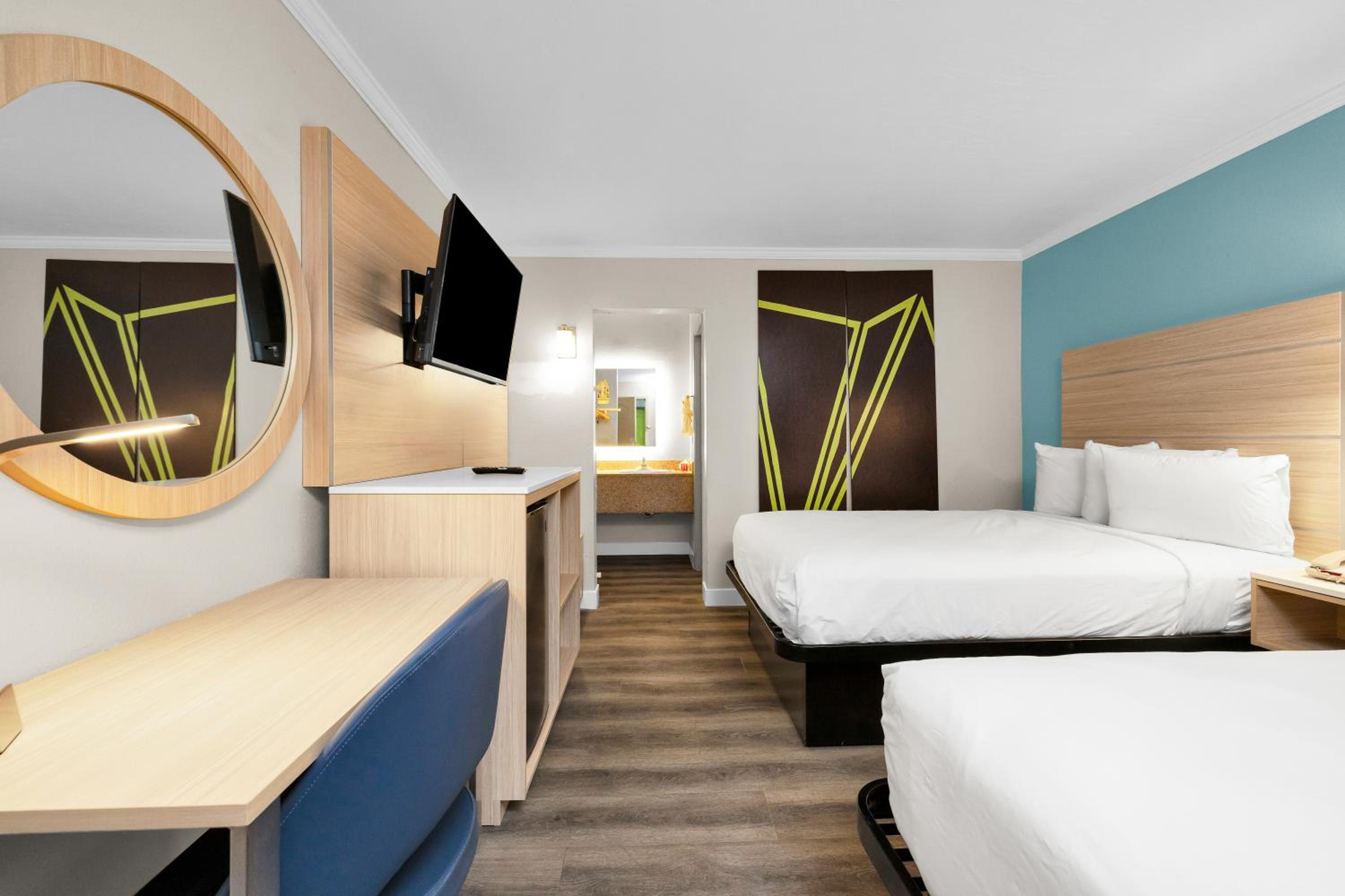 Double Room with Two Double Beds - Photo 8