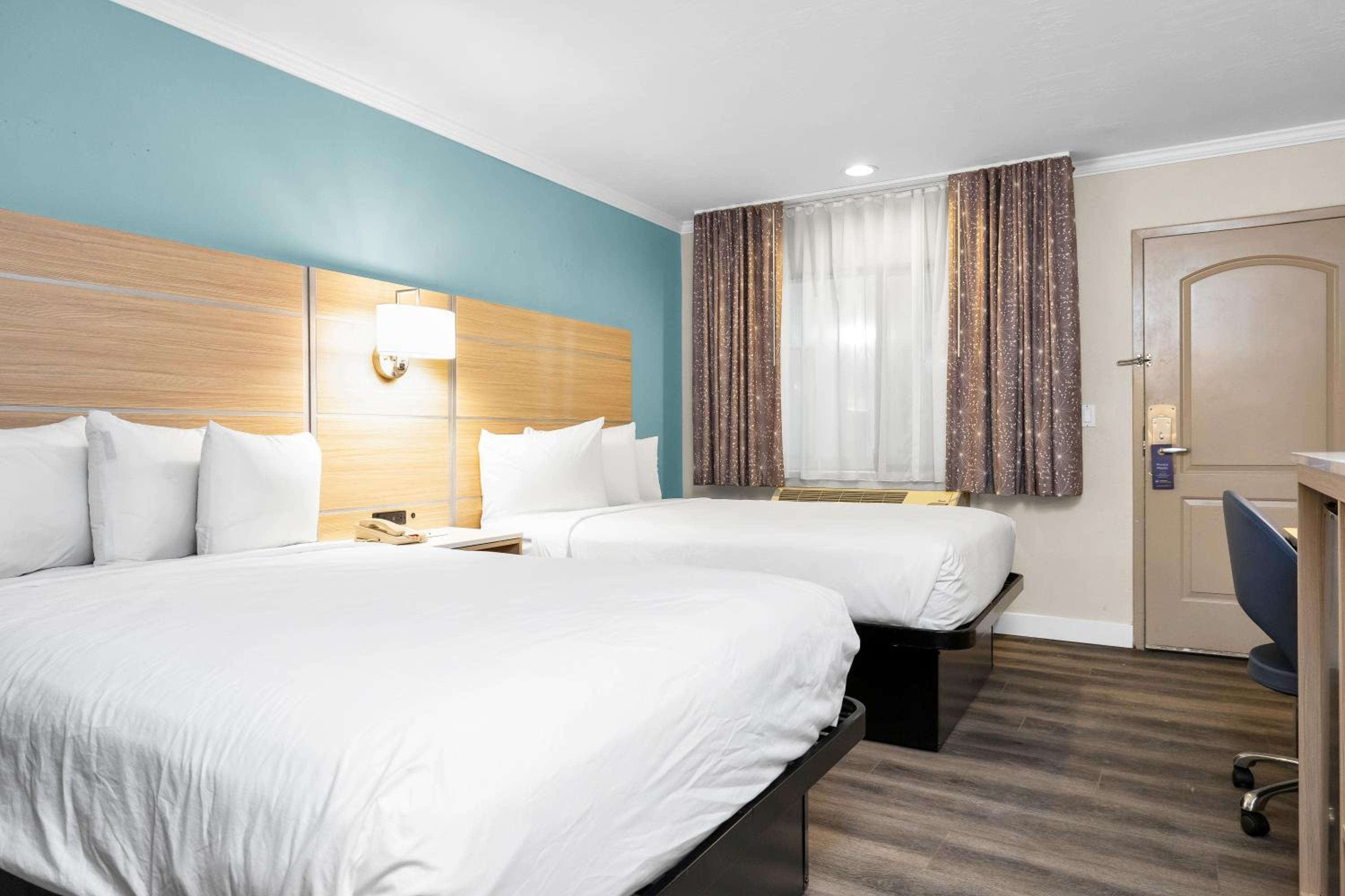 Double Room with Two Double Beds - Photo 7