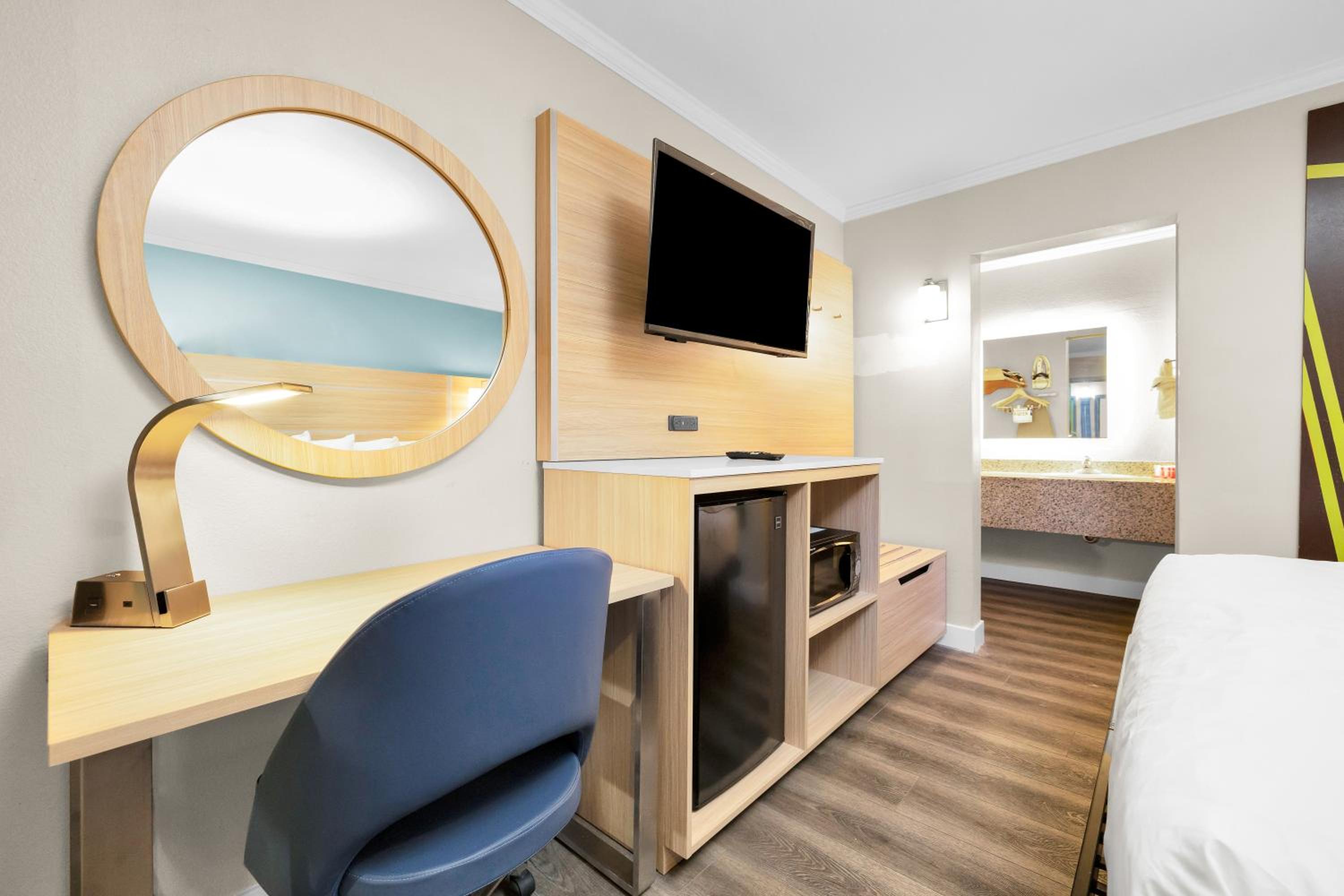 Double Room with Two Double Beds - Photo 2