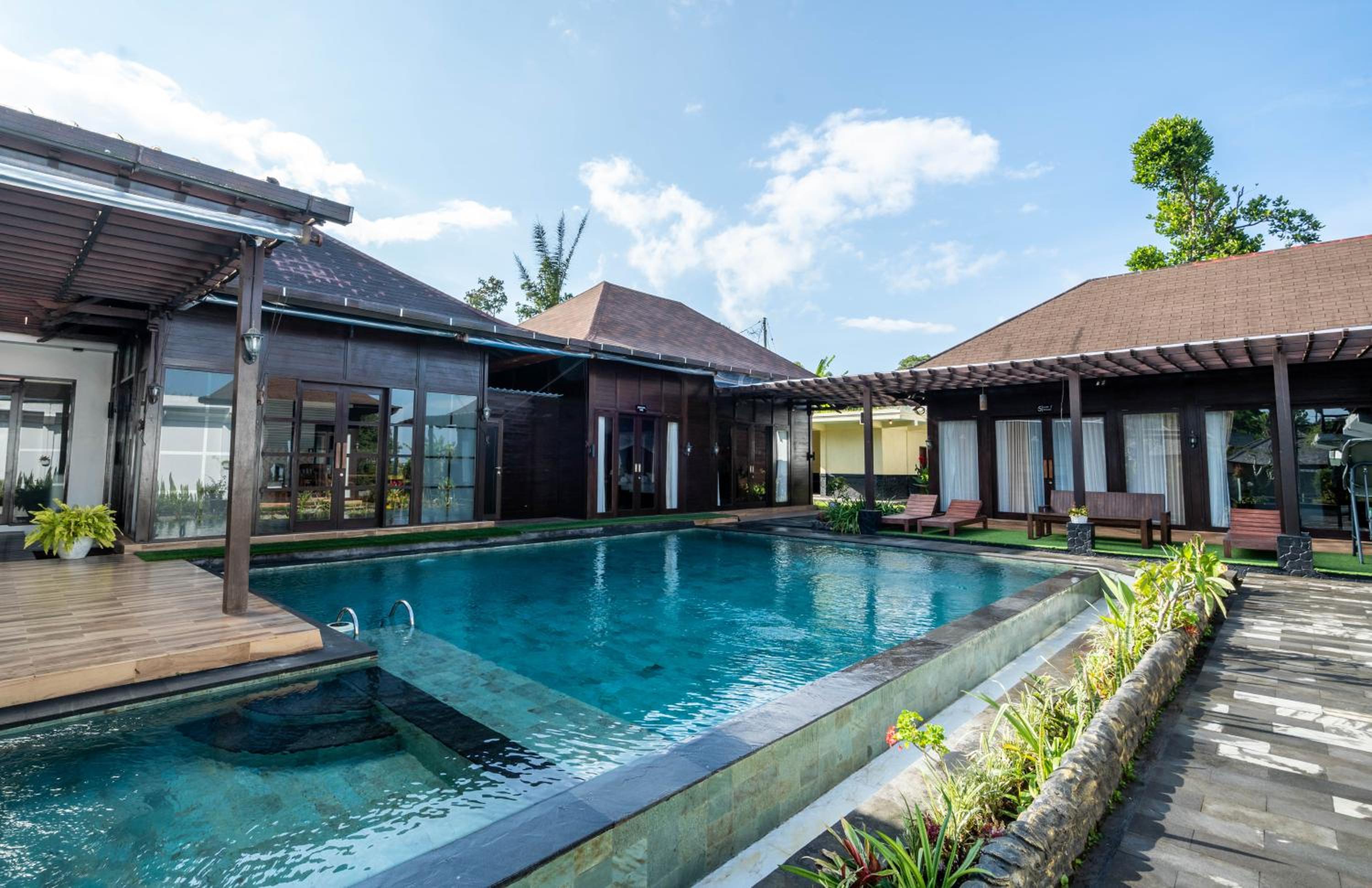 Suite Room with Pool View photo 3