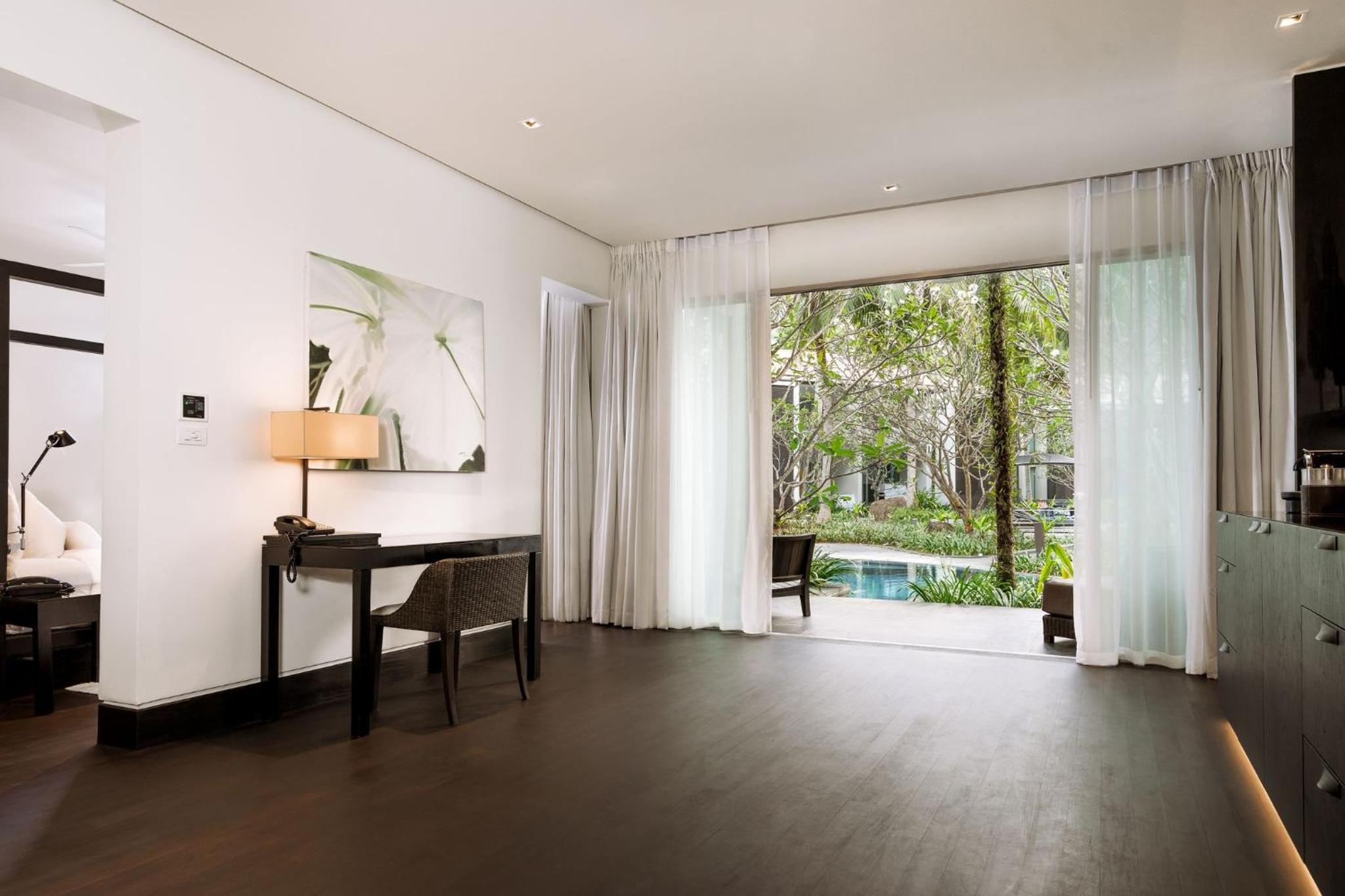 Junior Suite with Pool View - Photo 1