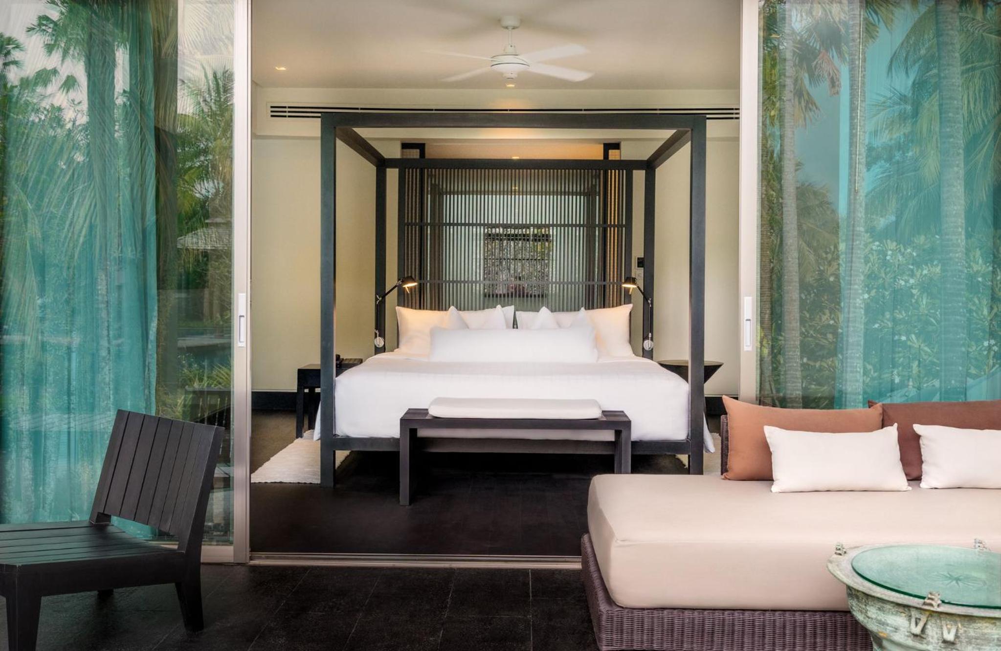 Junior Suite with Pool View - Photo 3
