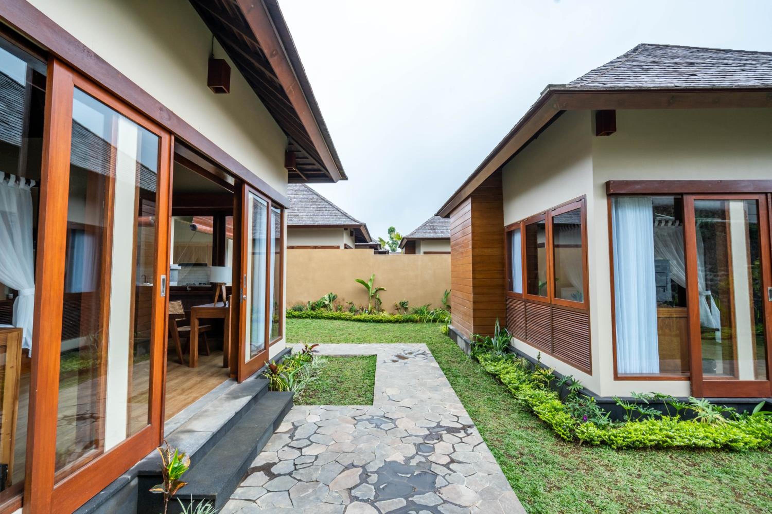 Two Bedroom Luxury Villa with Private Jacuzzi - Photo 3