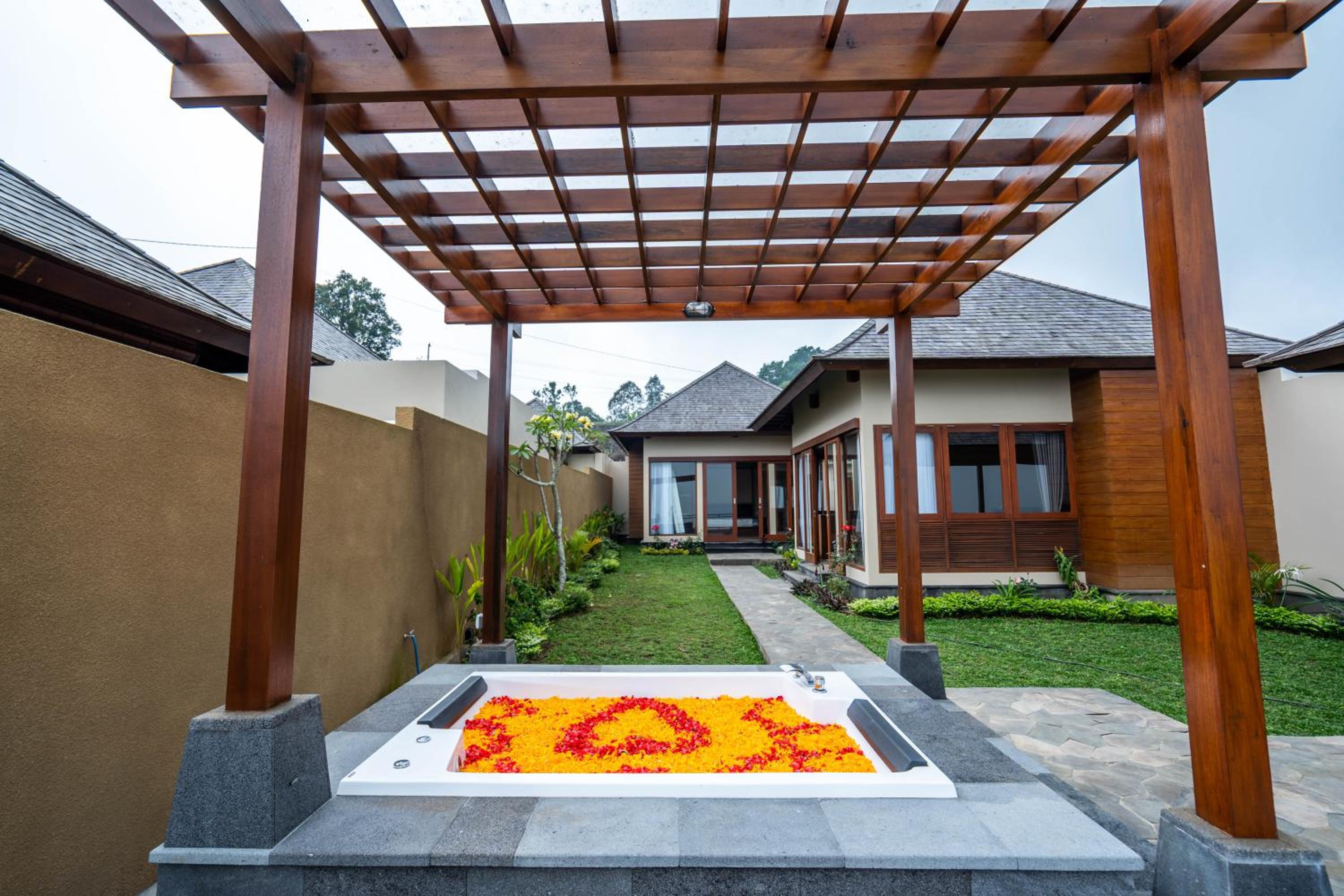 Two Bedroom Luxury Villa with Private Jacuzzi - Photo 5