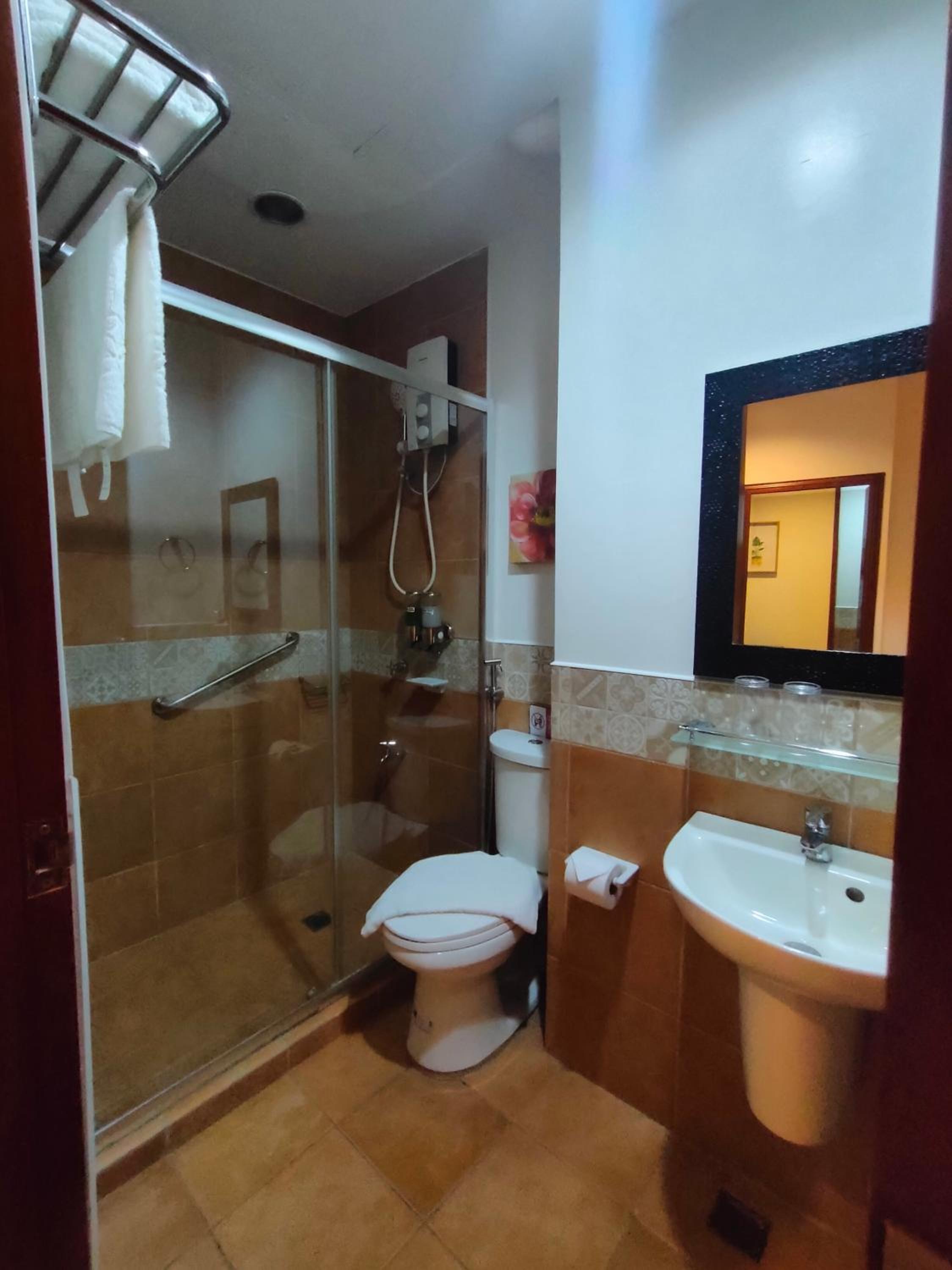 Deluxe Double Room with Balcony - Photo 4