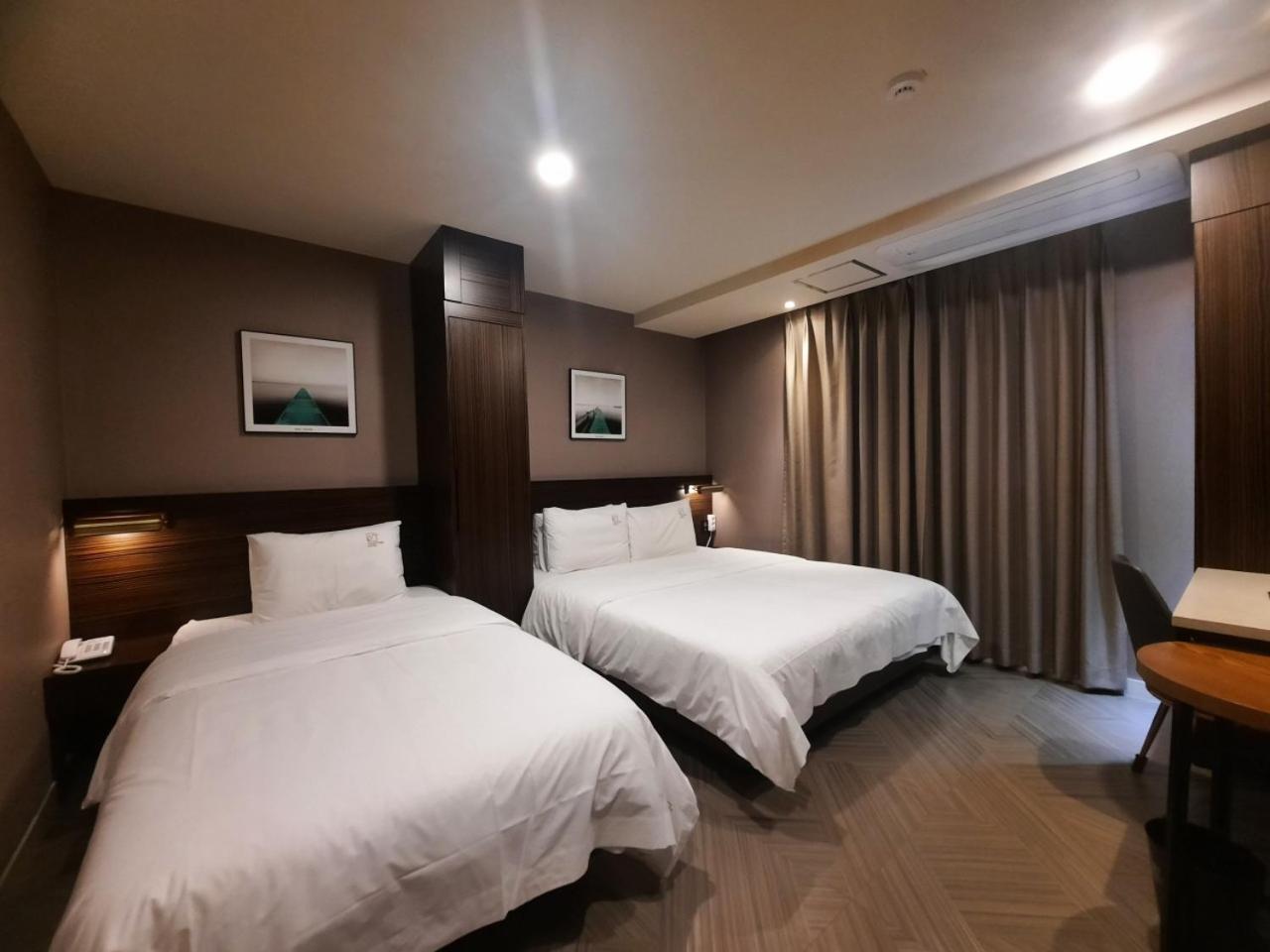 Deluxe Twin Room - Photo 2