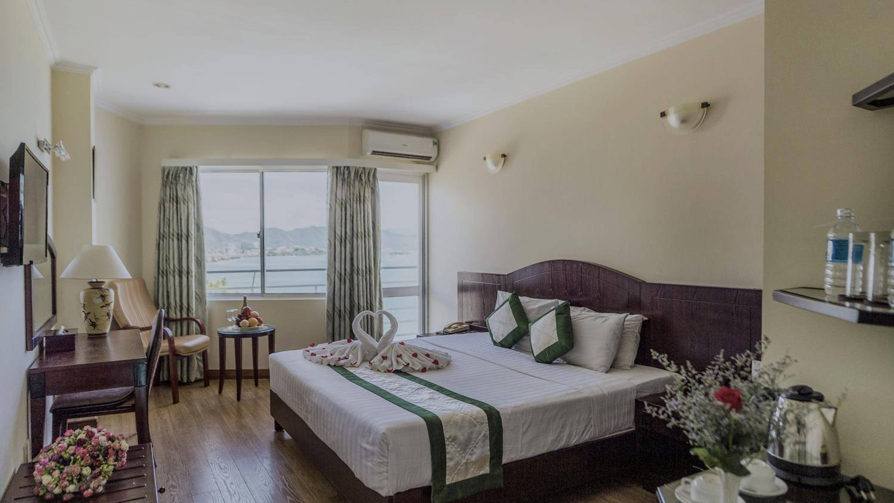 Deluxe Double Room with Sea View - Photo 4