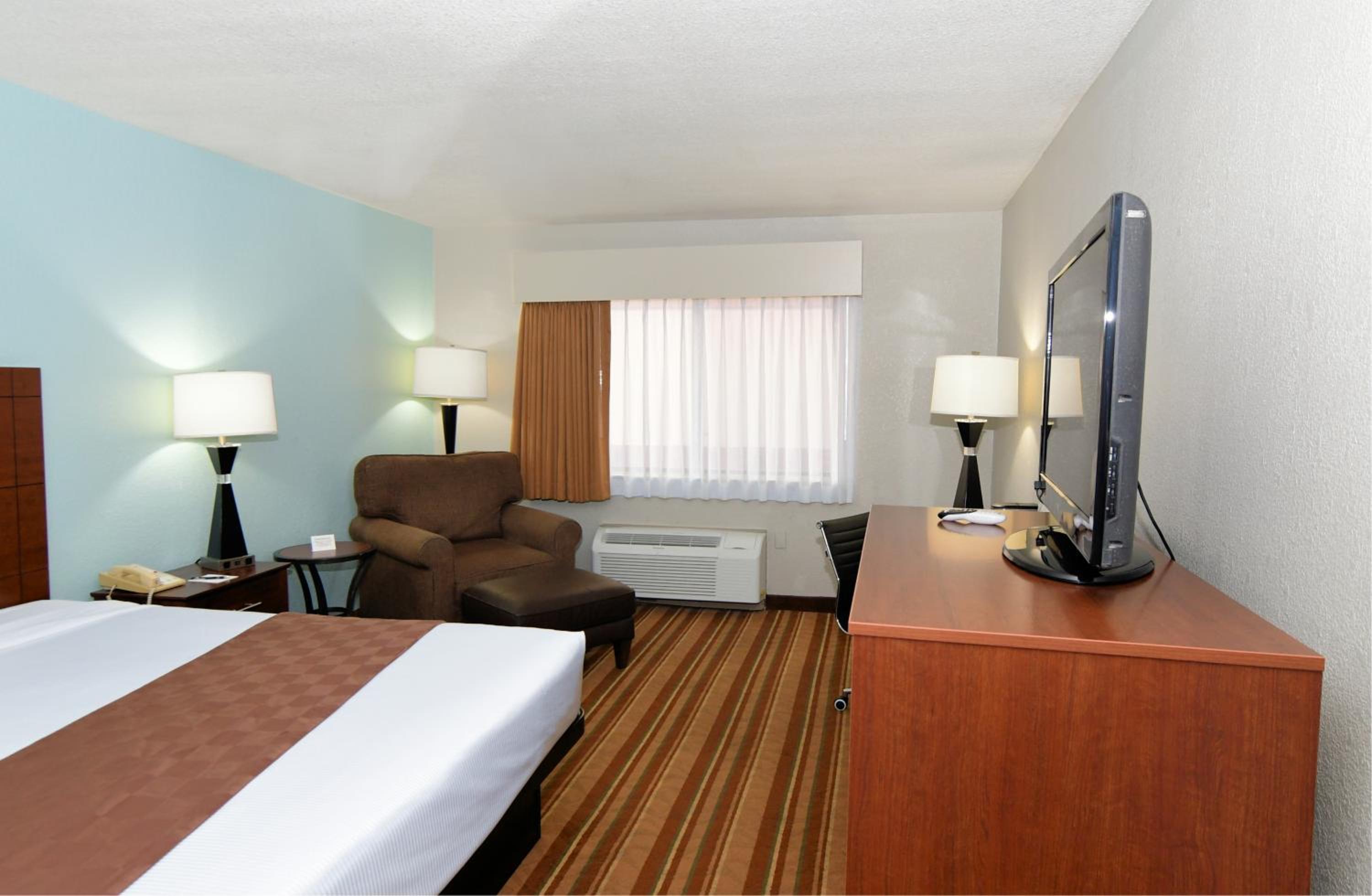King Room - Non-Smoking photo 3