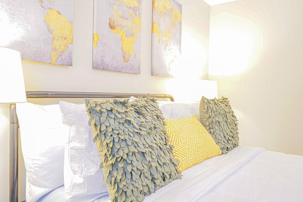 Three-Bedroom House photo 3