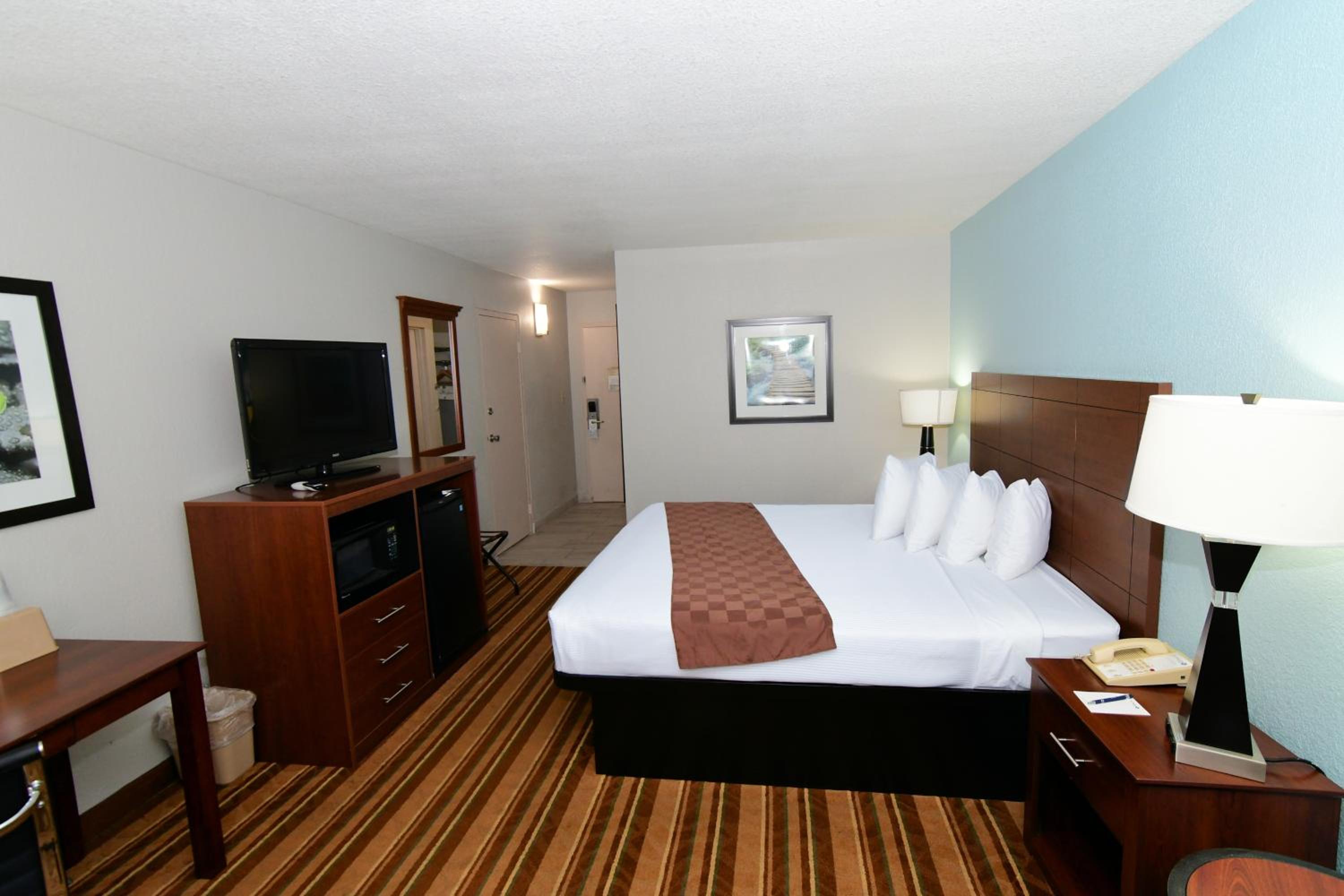 King Room - Non-Smoking photo 1