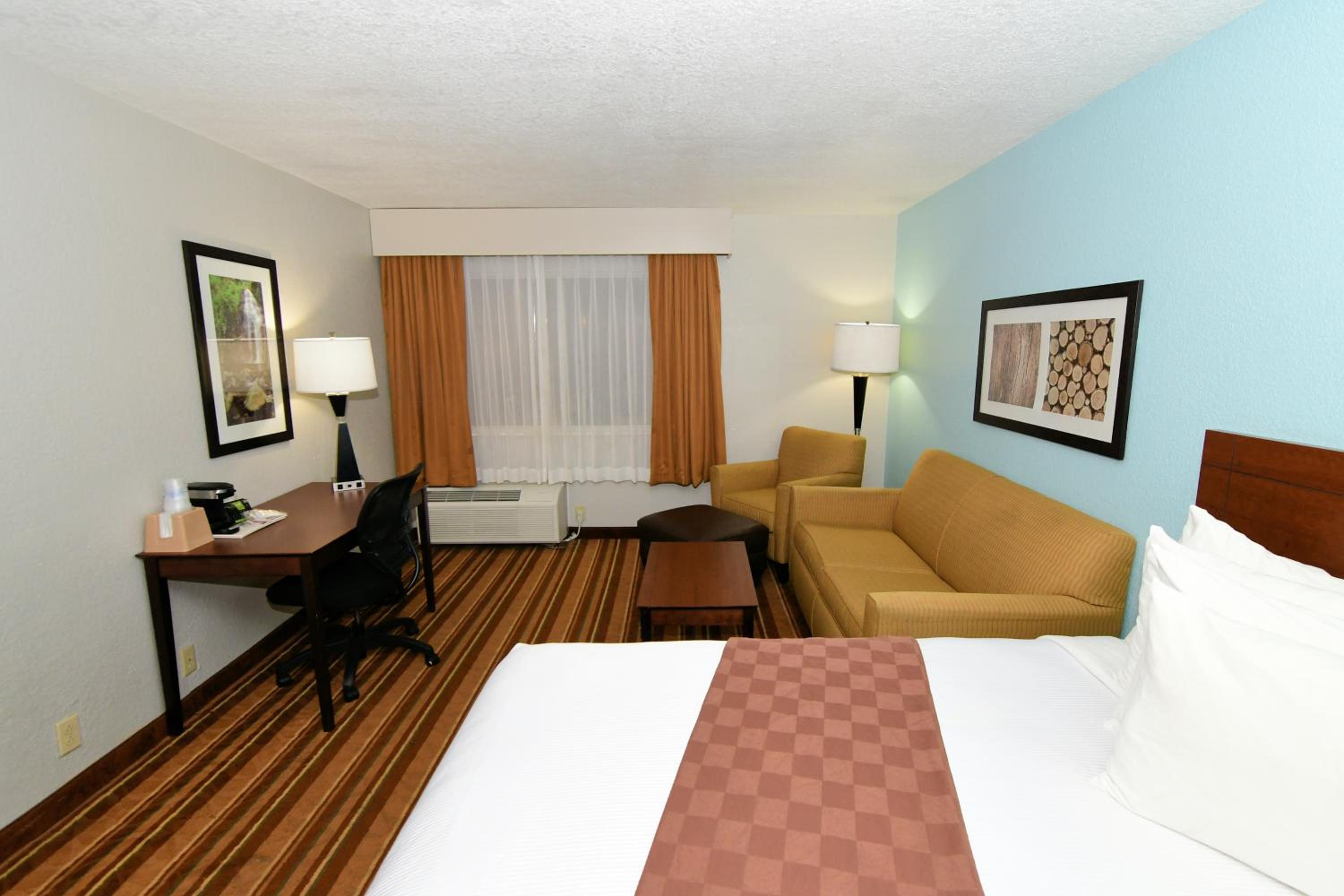 Executive King Room with Sofa Bed - Non-Smoking photo 1