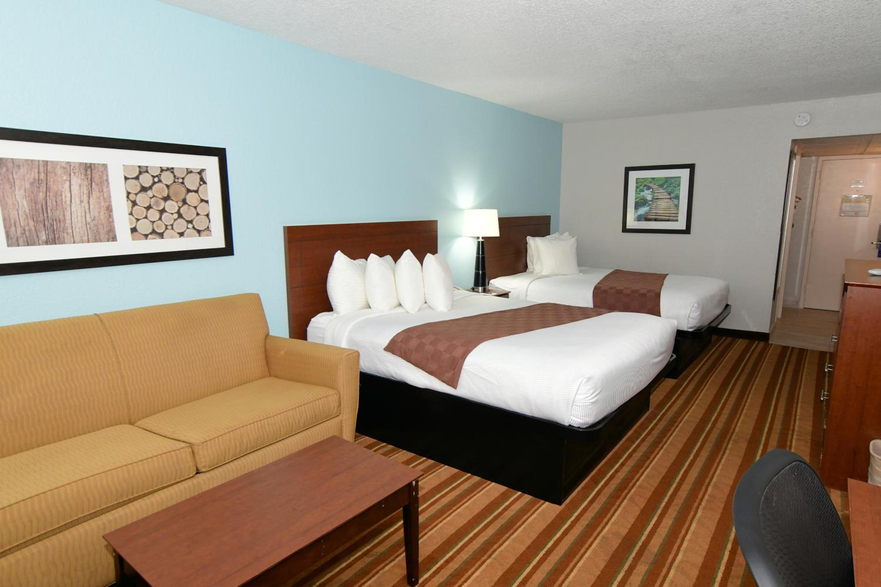 Executive Queen Room with Two Queen Beds - Non-Smoking photo 1