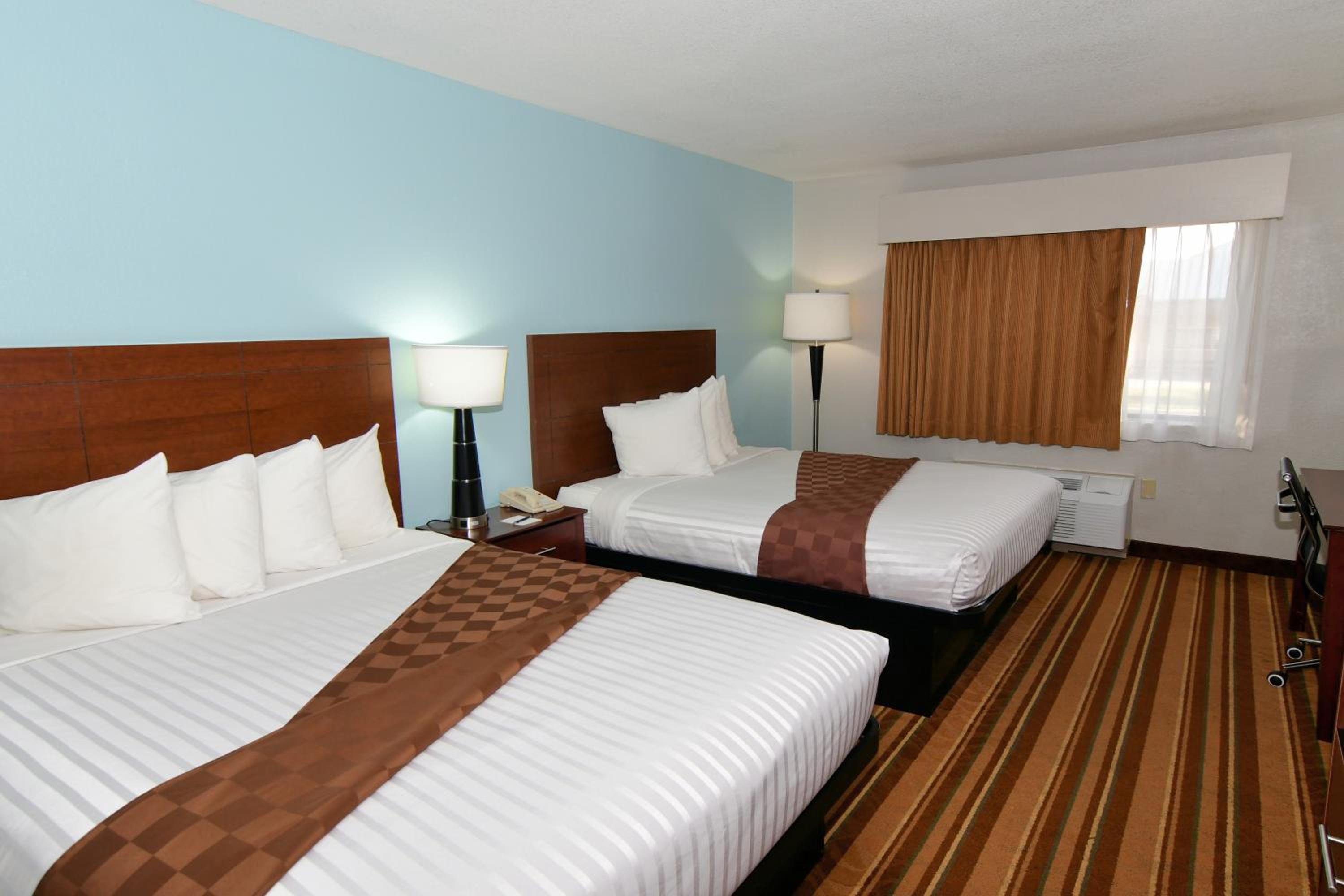 Queen Room with Two Queen Beds - Non-Smoking photo 1