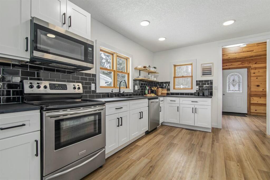 Three-Bedroom House photo 2