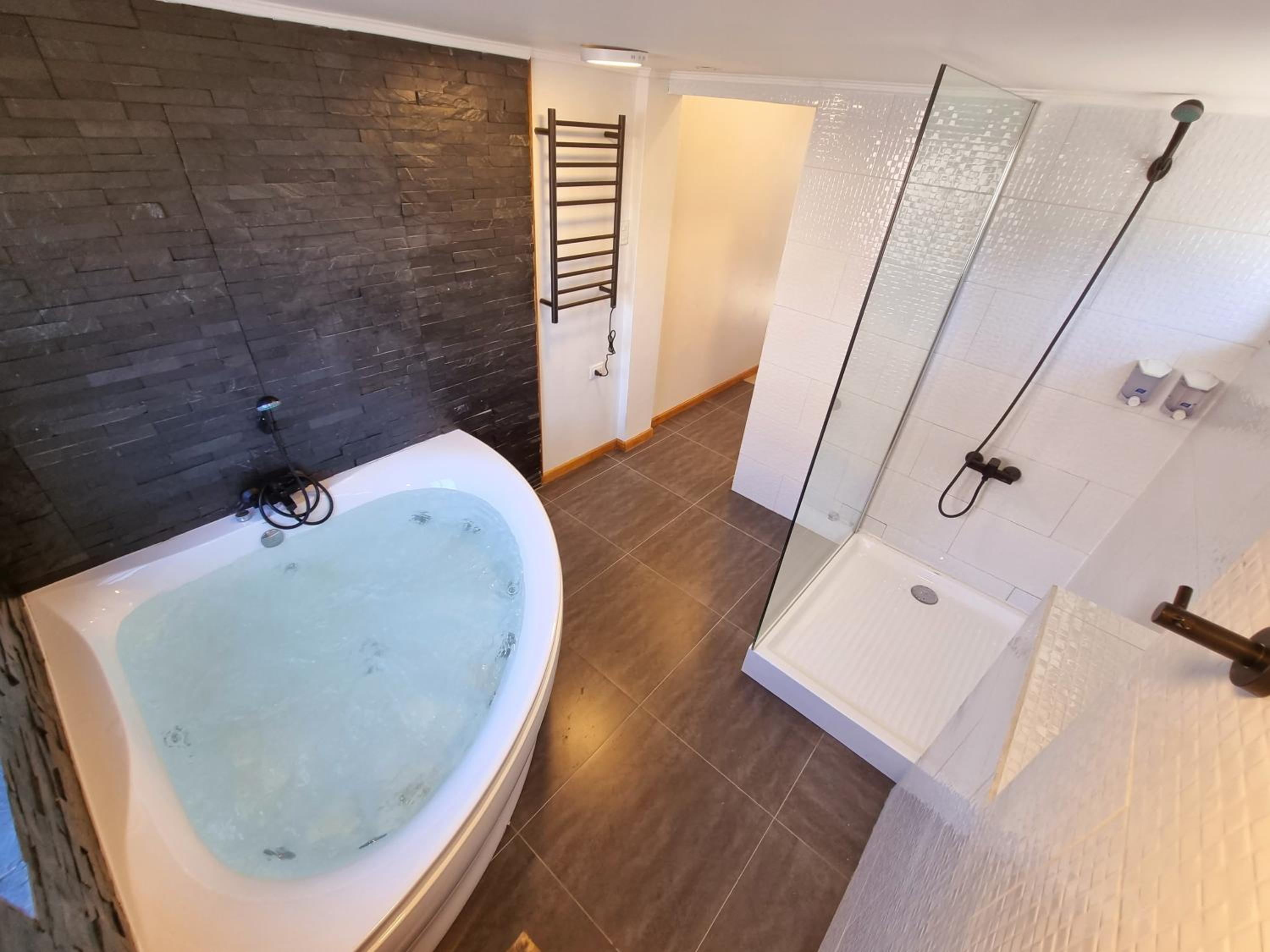 Suite with Spa Bath photo 3