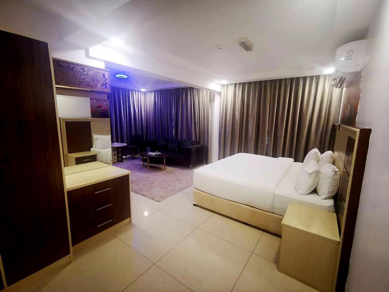 Deluxe Junior Suite photo 3