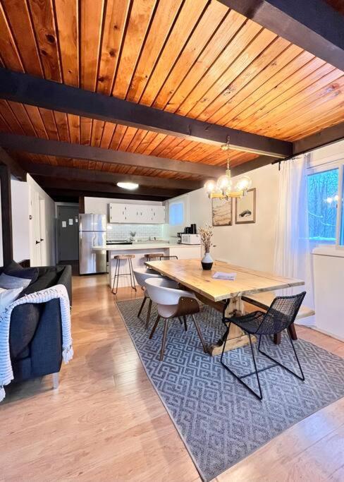 Three-Bedroom House photo 3