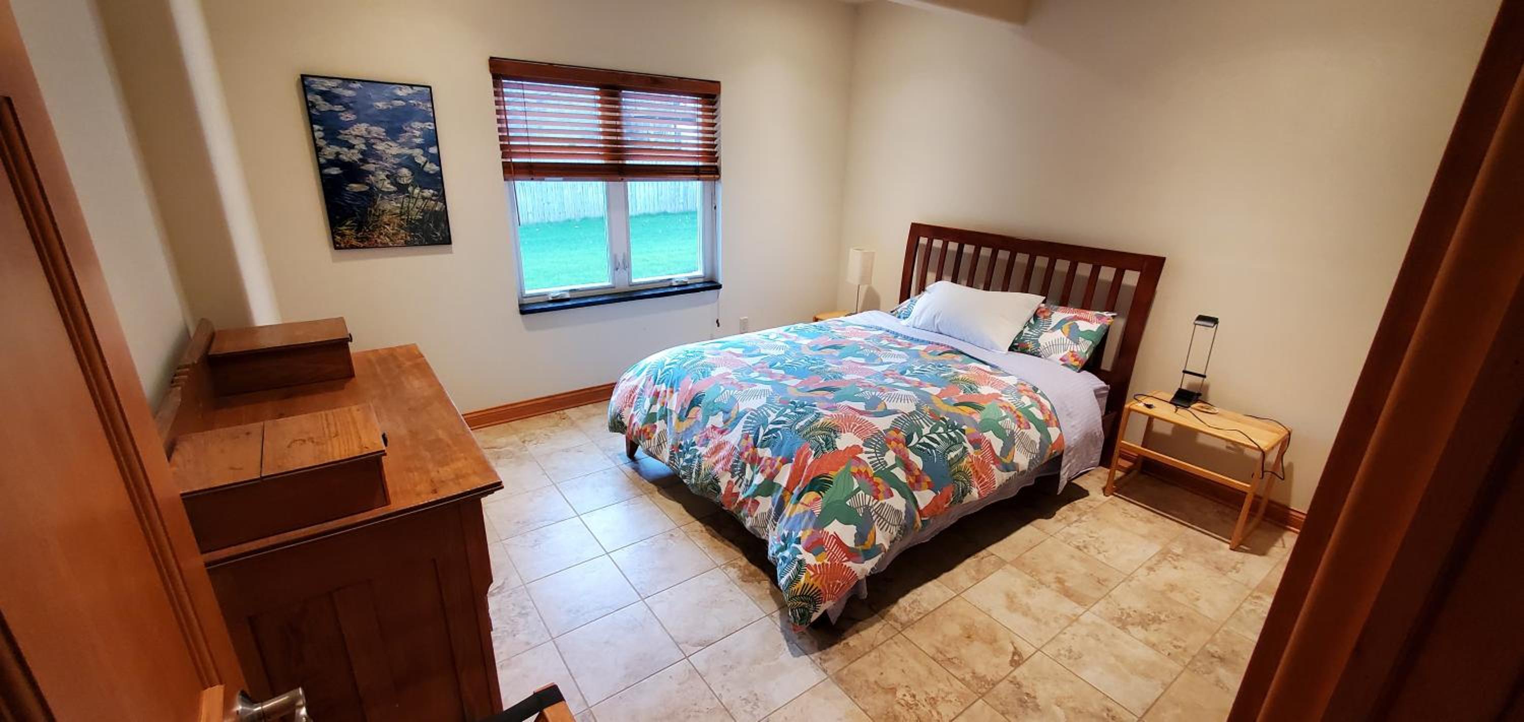 Five-Bedroom House photo 2