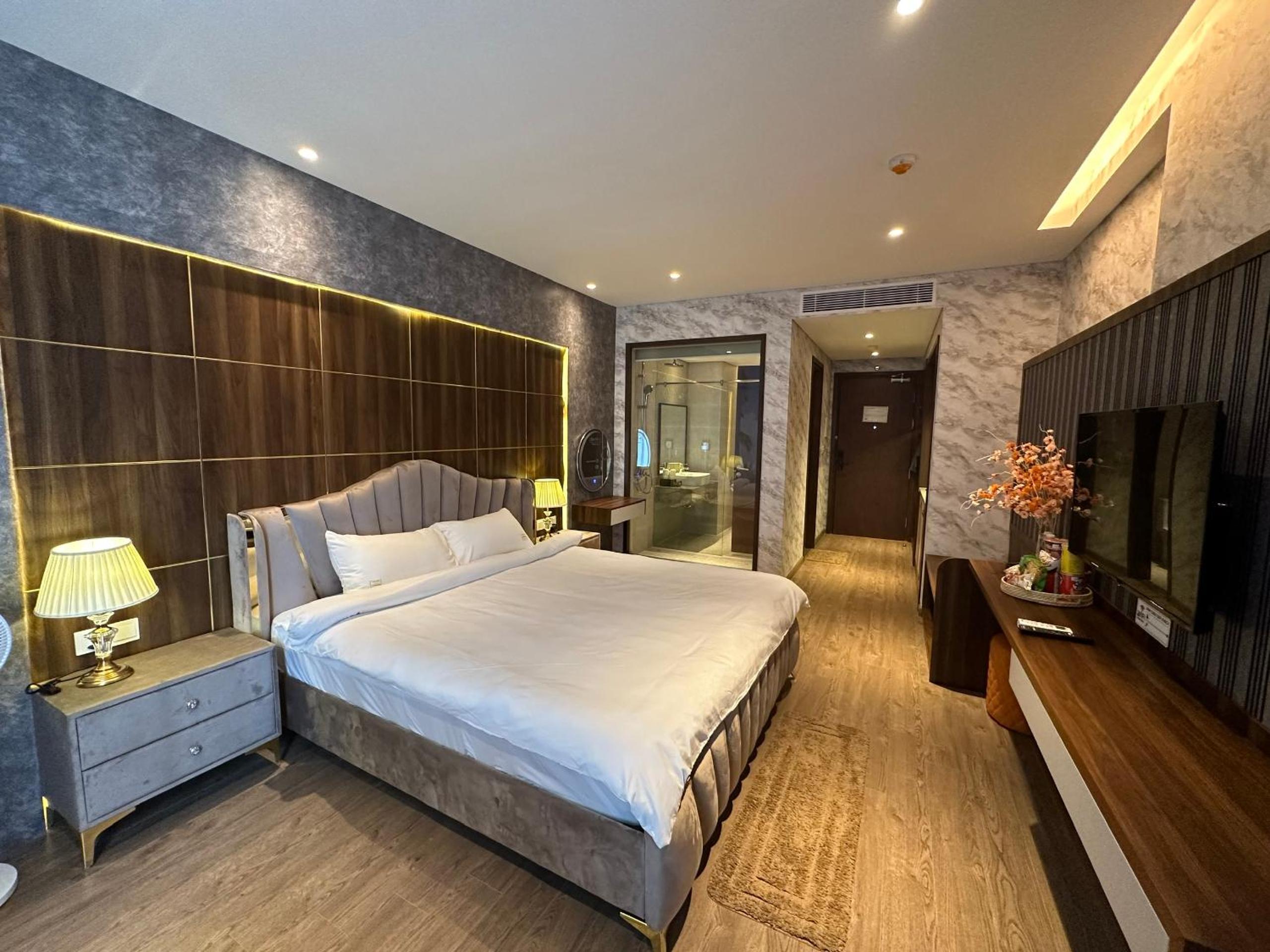 Junior Suite with Pool View