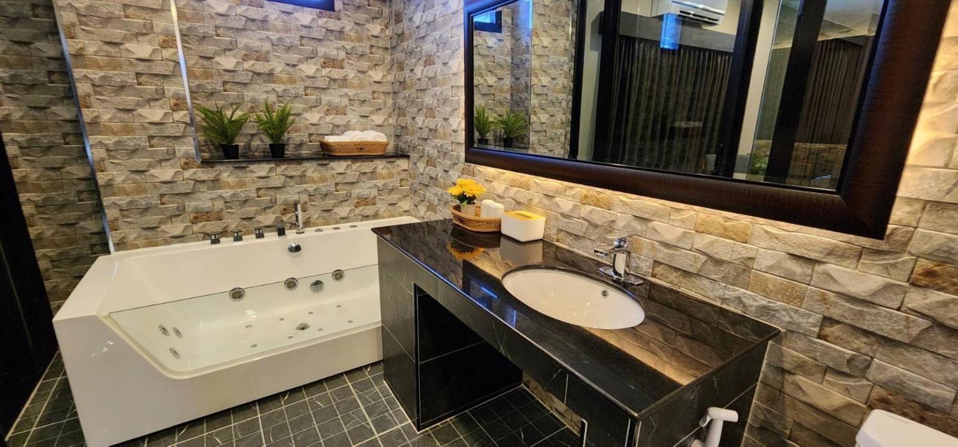 Studio with Spa Bath - Photo 7