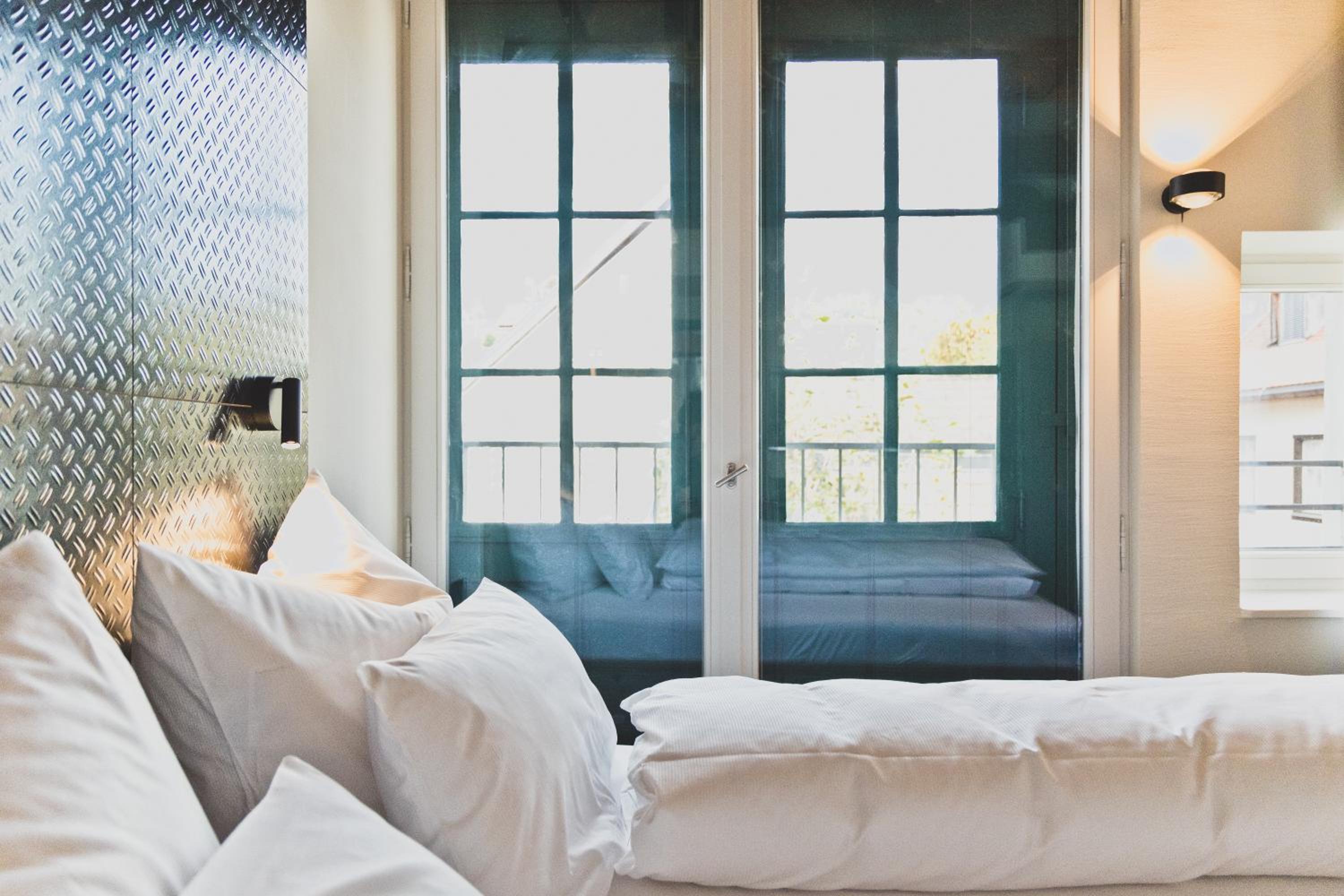 Room with King Size Bed and Alcove Bed photo 3