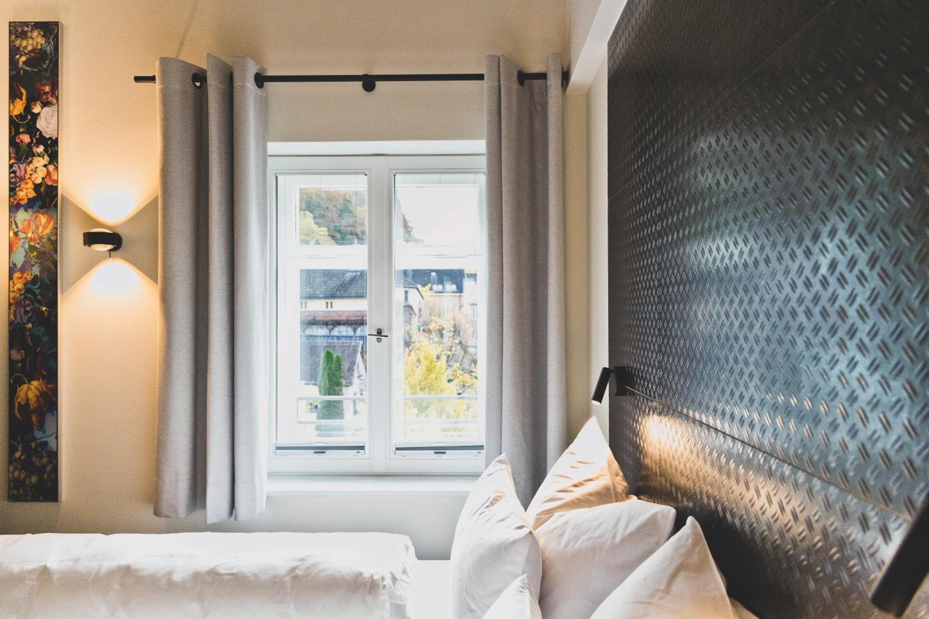 Room with King Size Bed and Alcove Bed photo 1