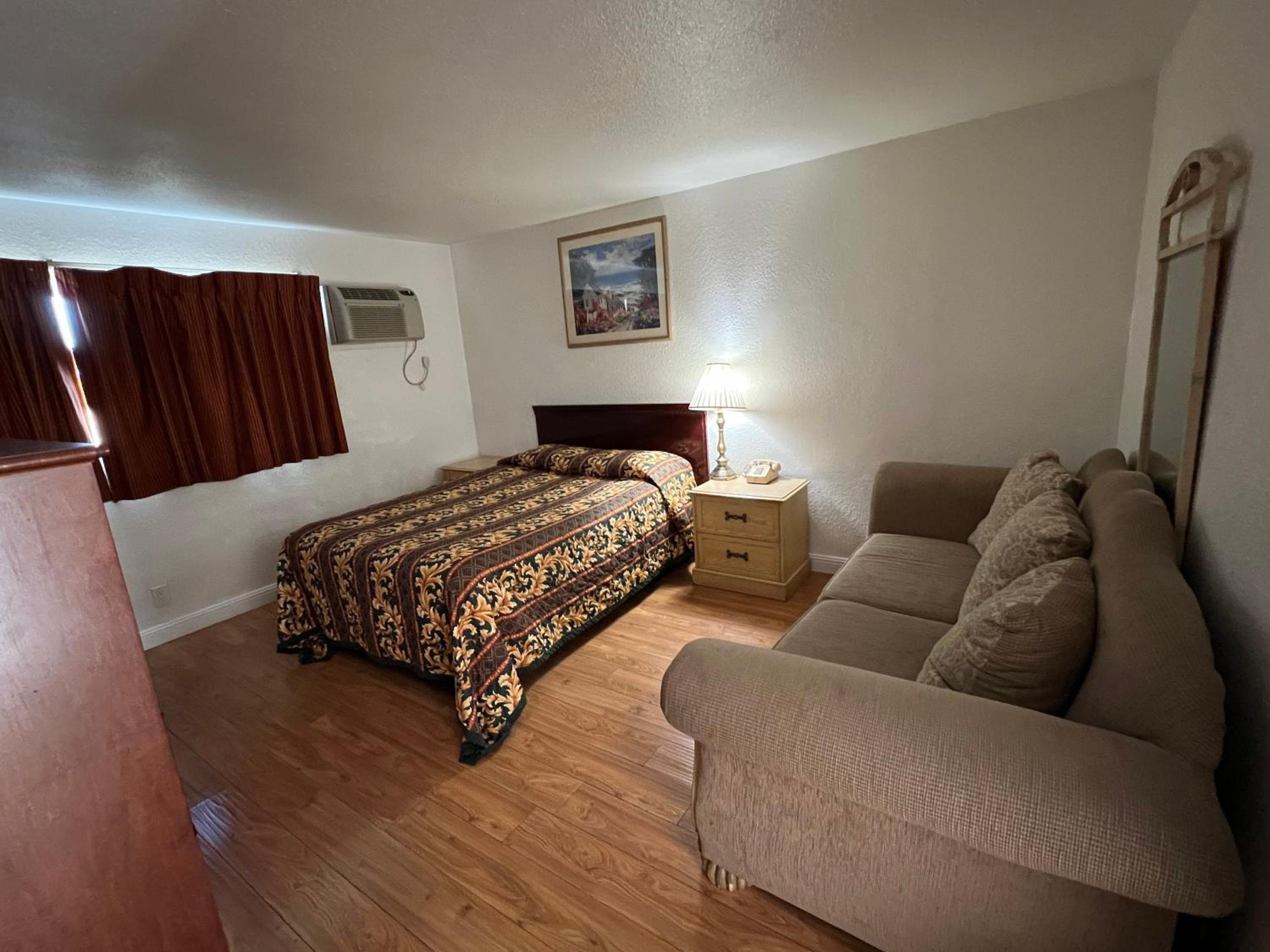 Queen Room - Photo 1