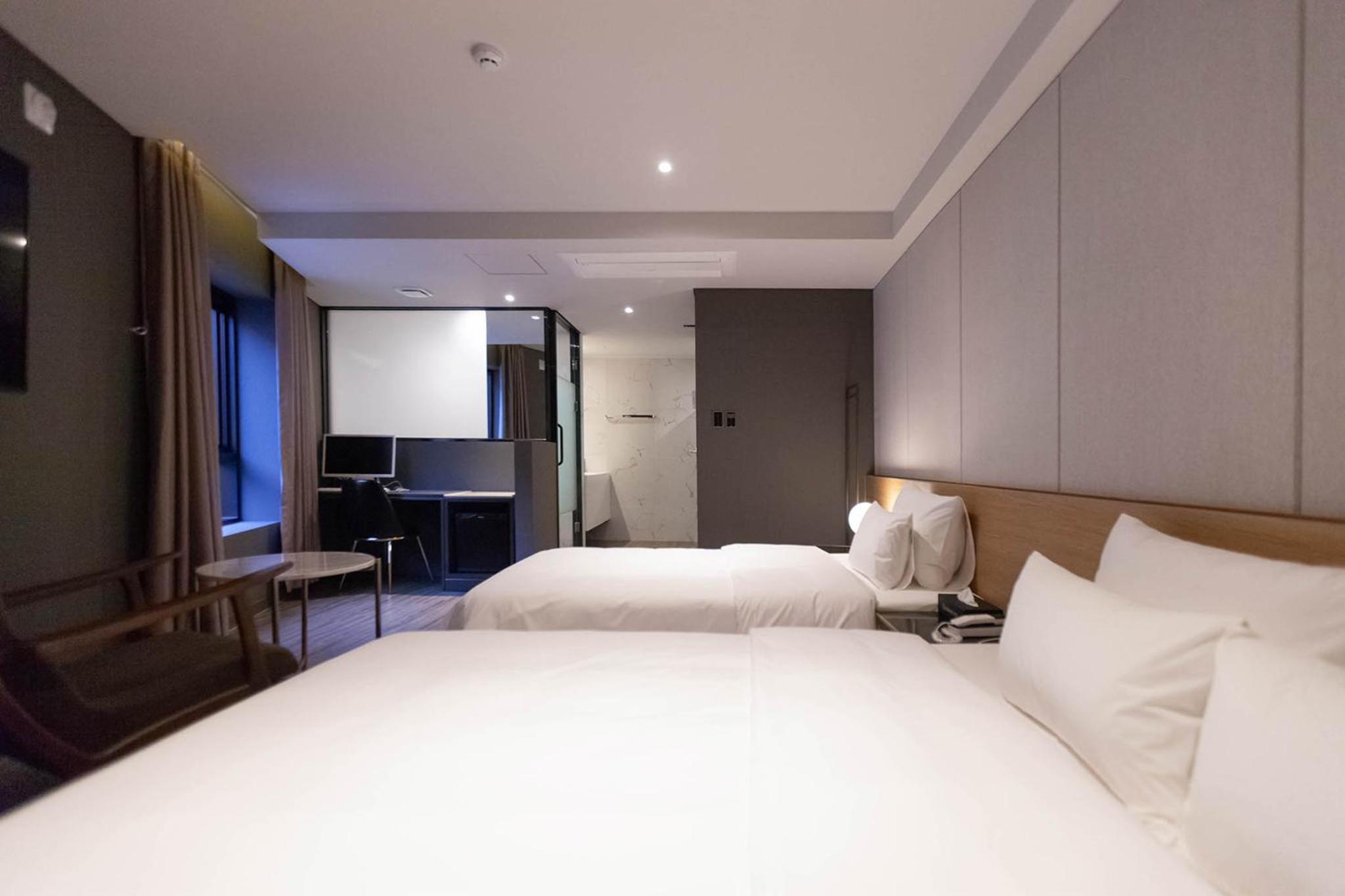 Deluxe Twin Room - Photo 2