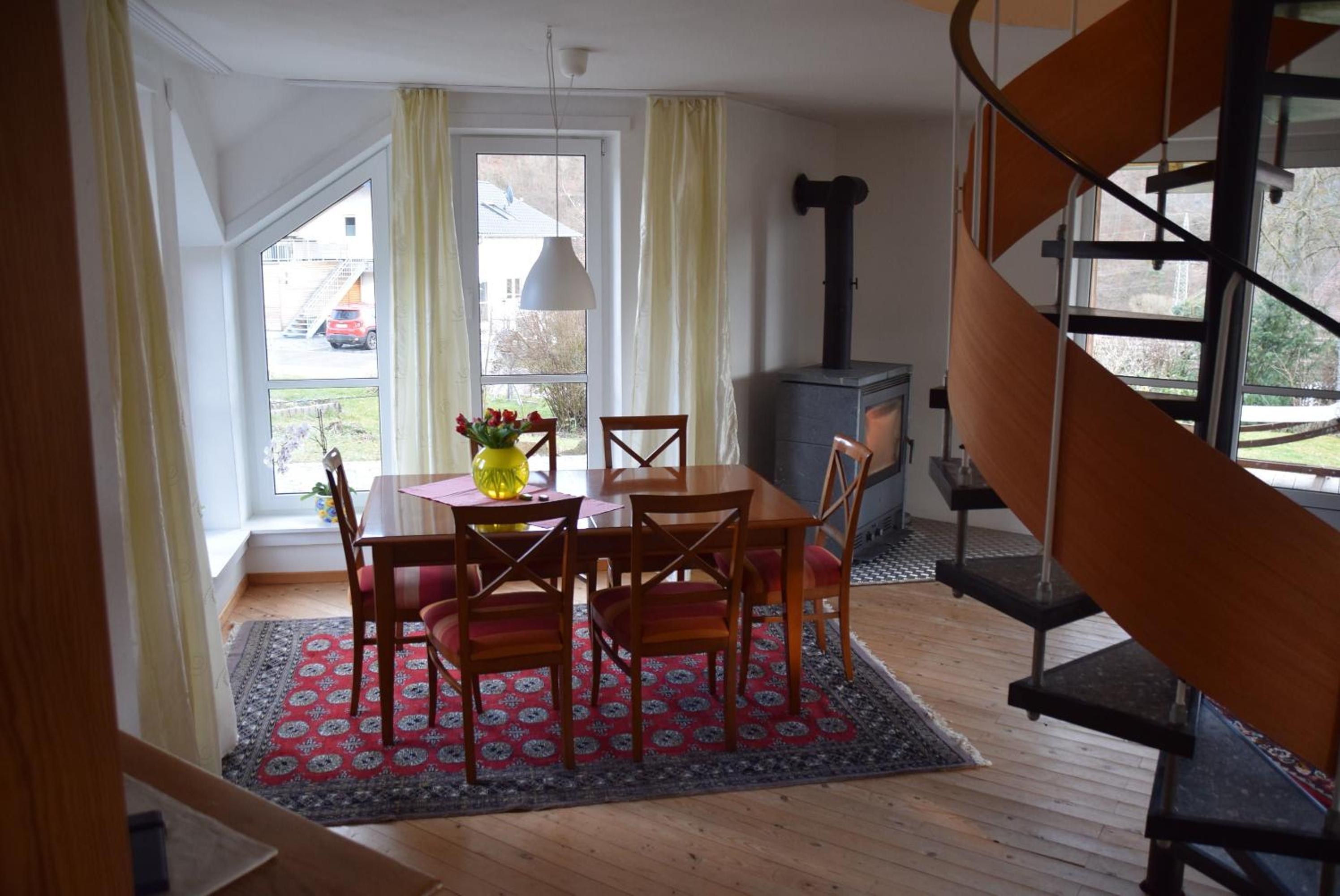 Three-Bedroom House photo 3