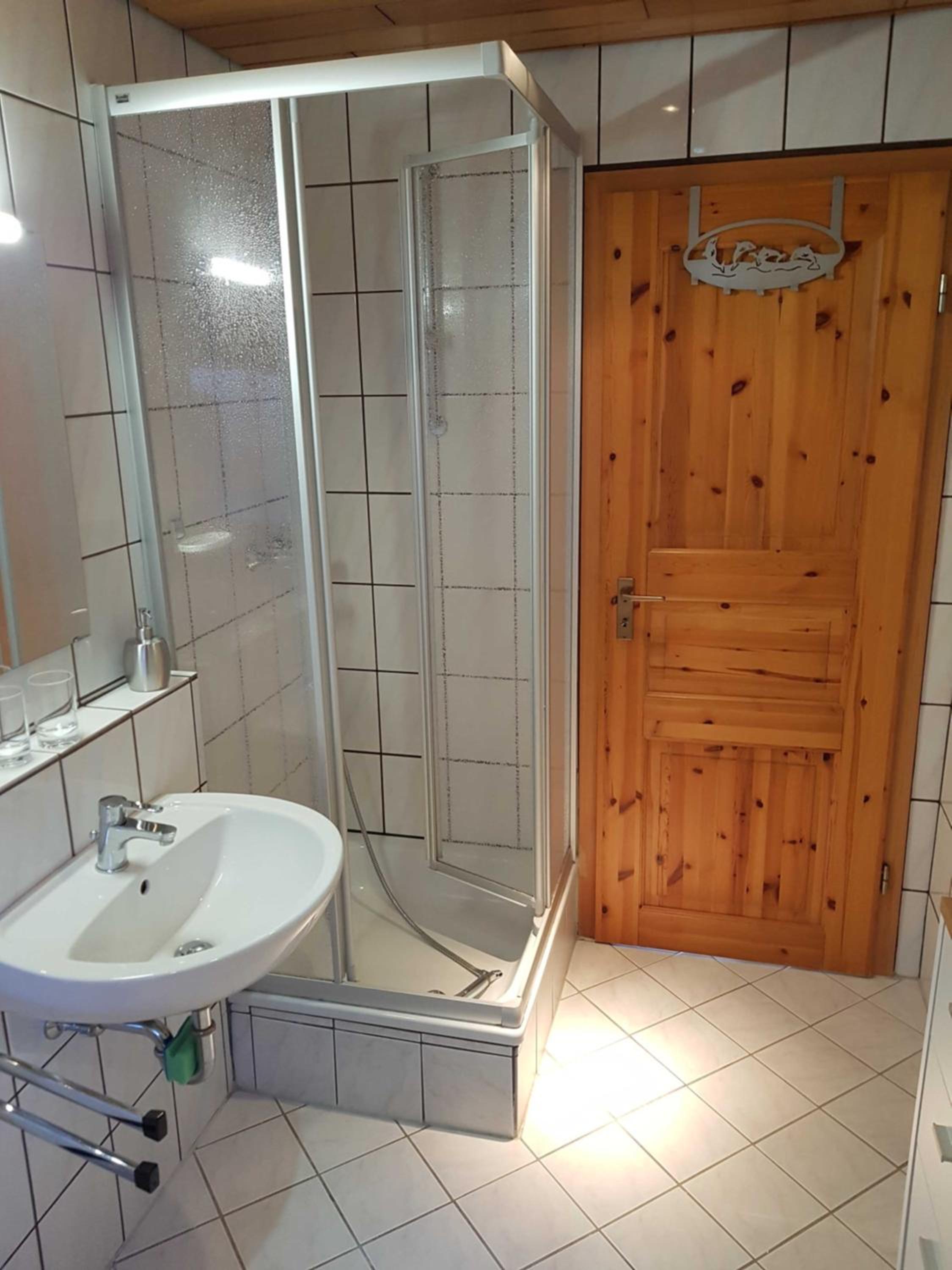 Two-Bedroom Apartment with Shower  photo 3