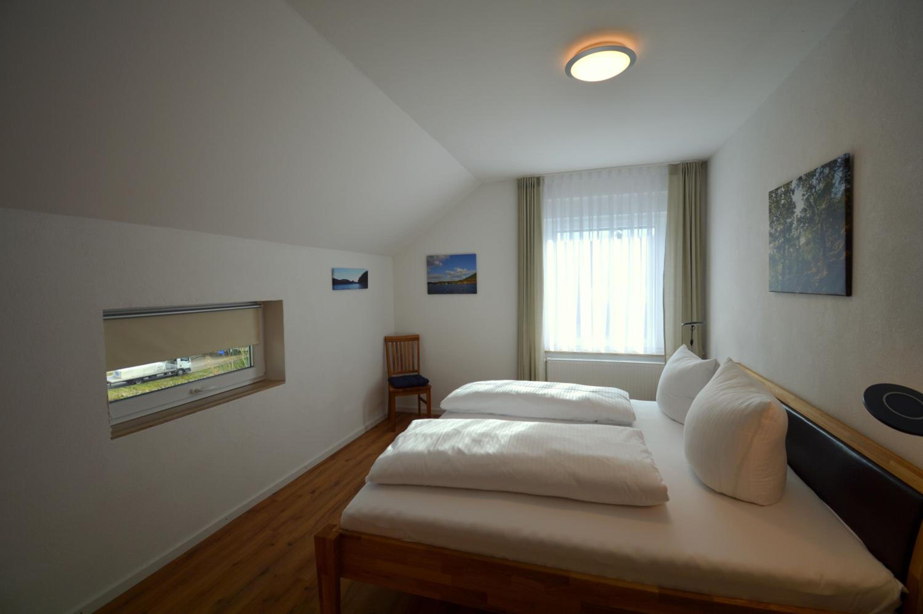 Two-Bedroom Apartment with Shower  photo 2