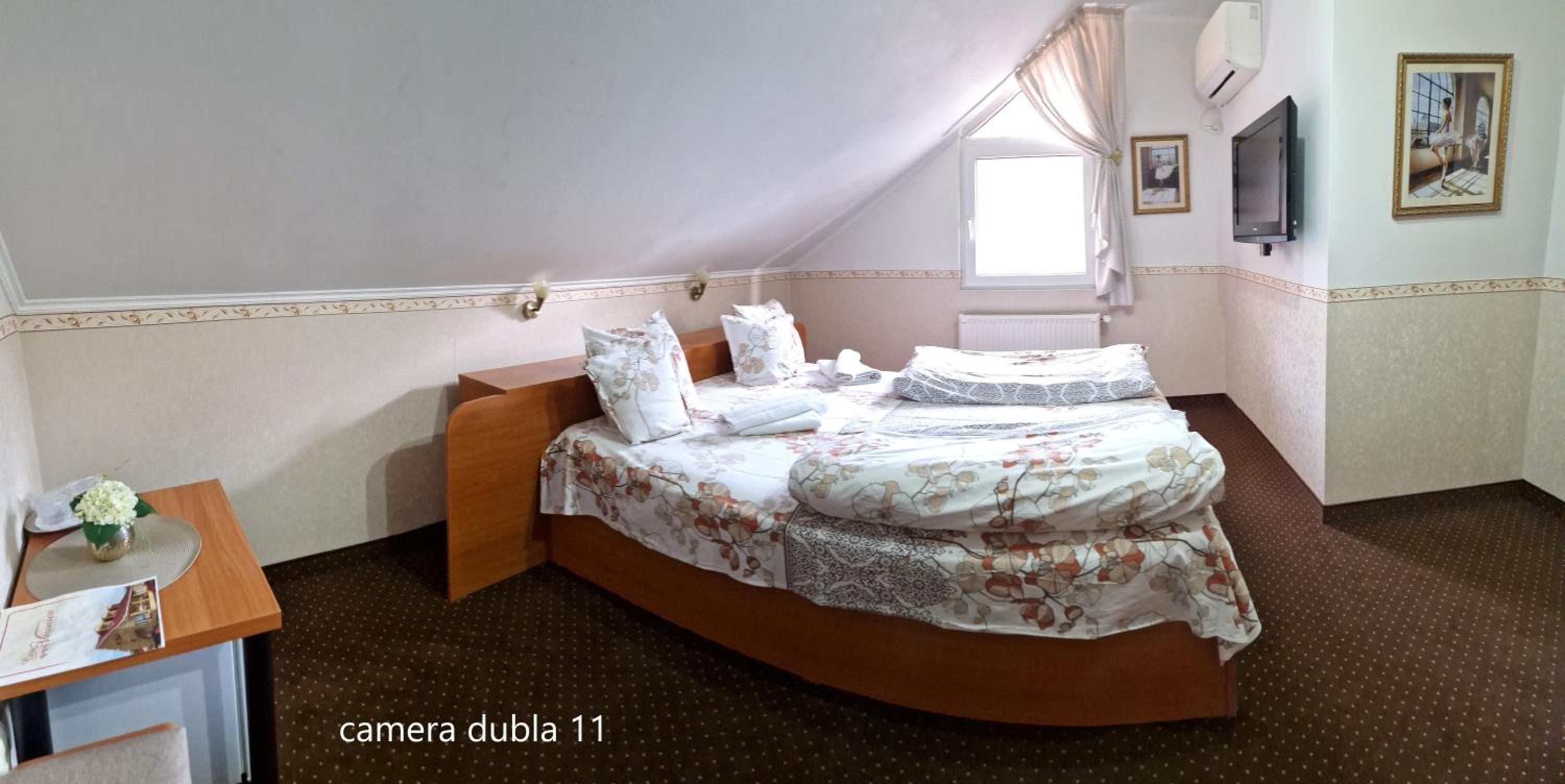 Double Room - Photo 5