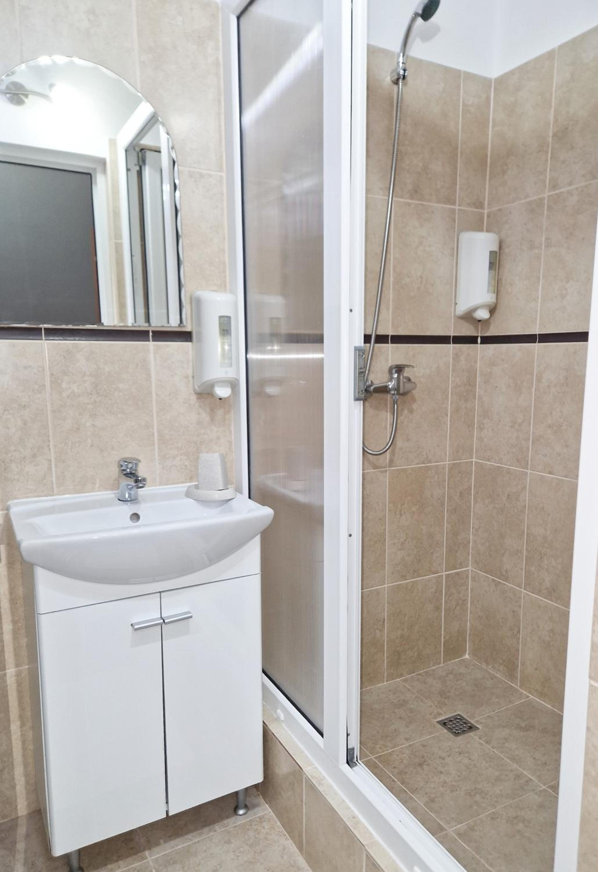 Double Room - Photo 6