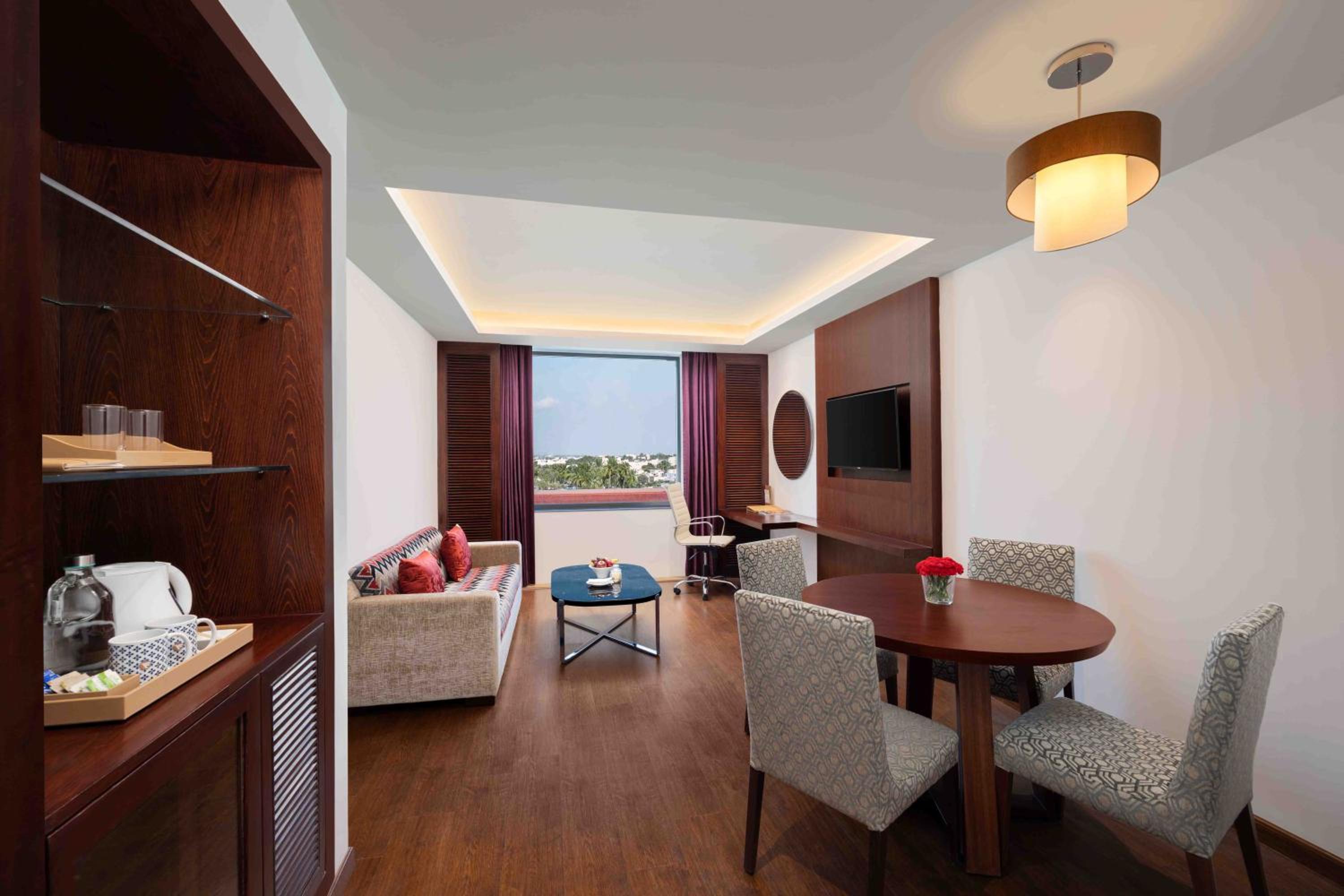 Executive Suite - Photo 4