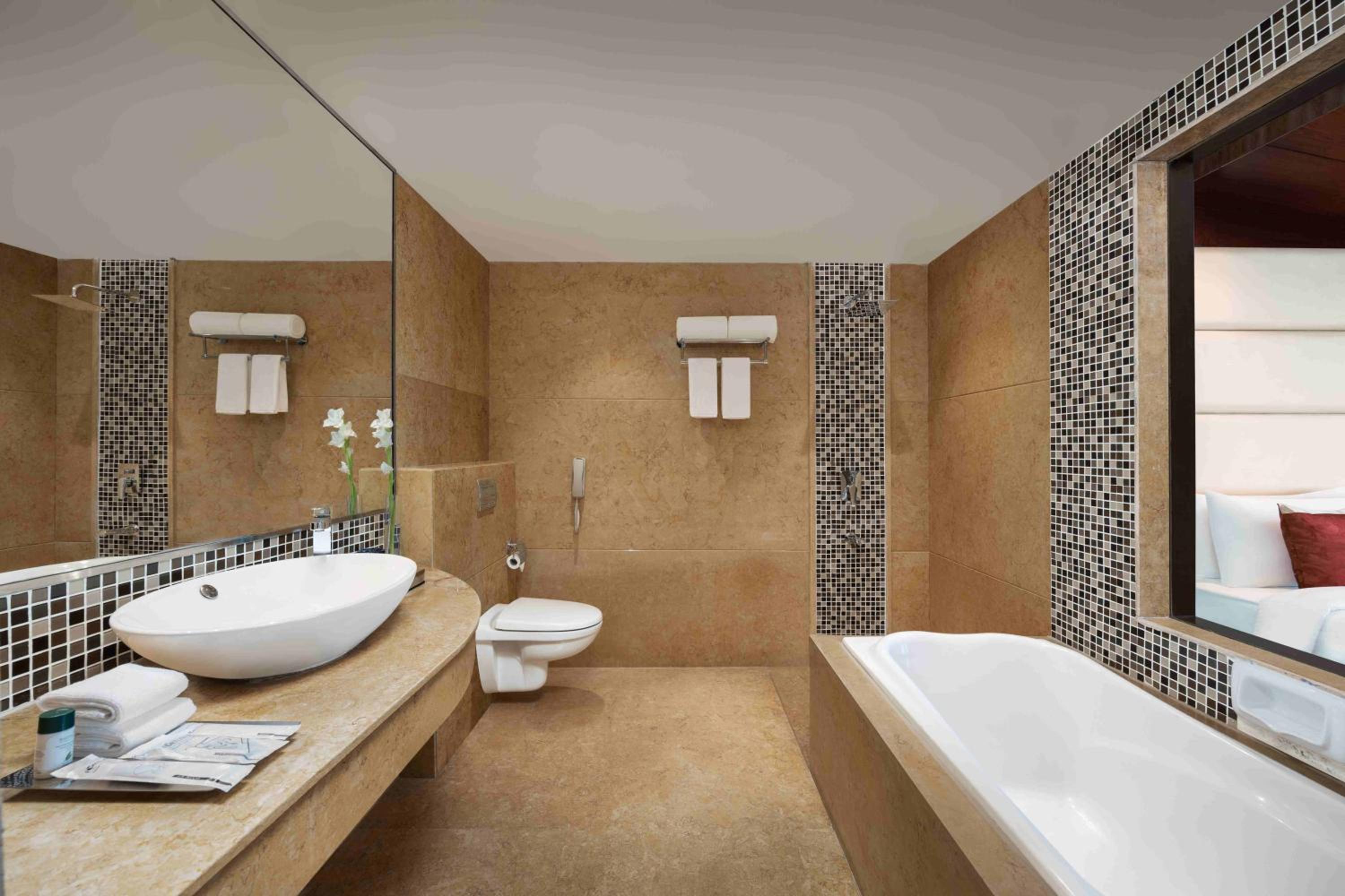 Executive Suite - Photo 2