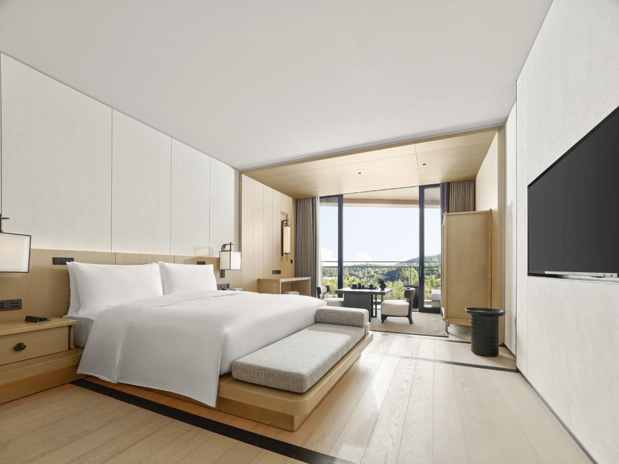 Deluxe King Room photo 3