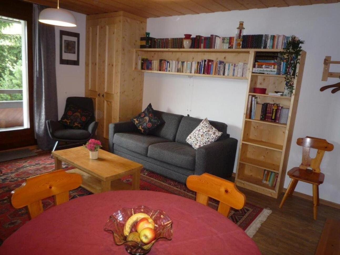 One-Bedroom Apartment with Balcony and Mountain View   photo 3